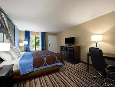 Opulent Oasis 2* Crestview