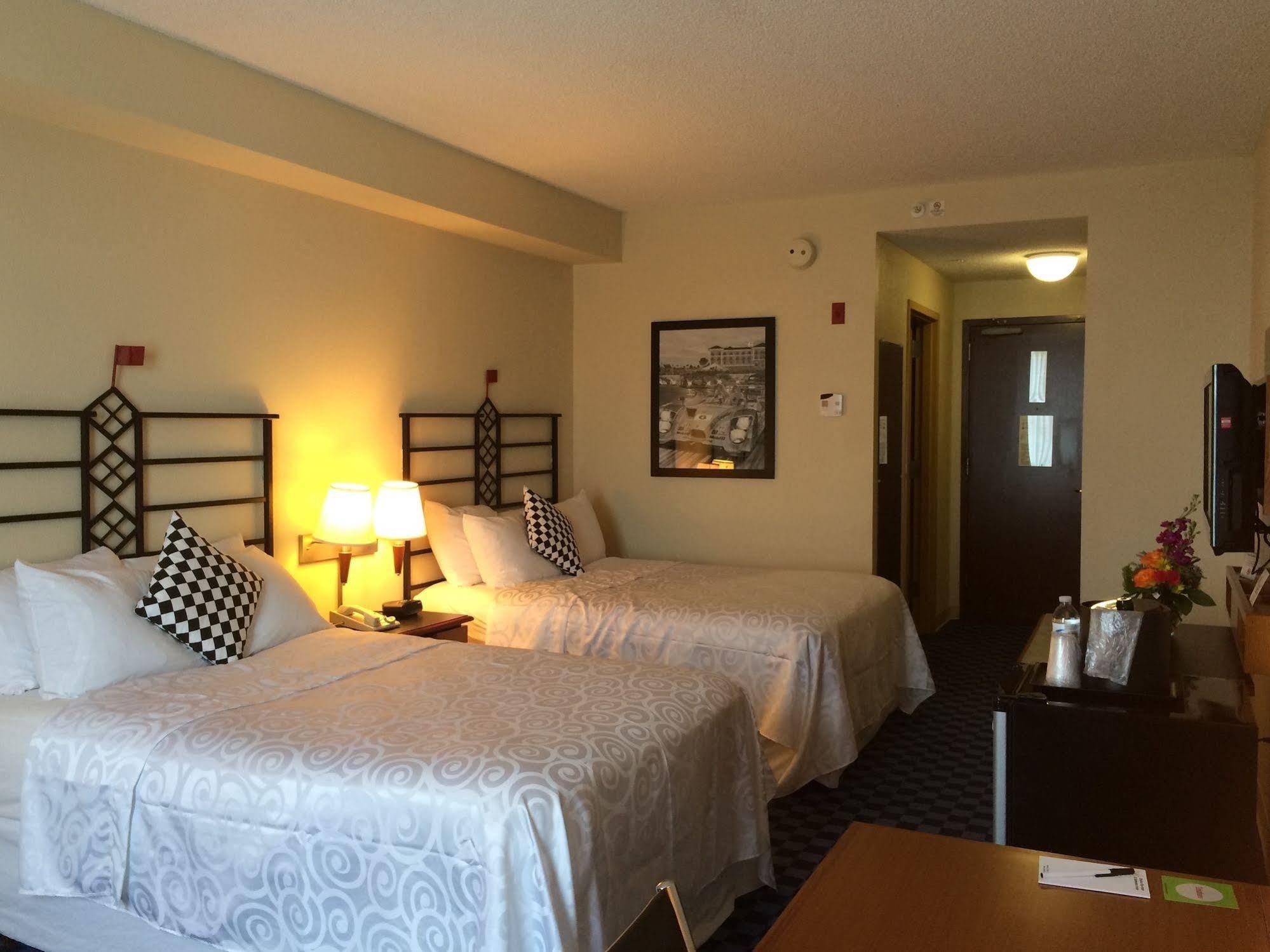 Seven Raceway Hotel