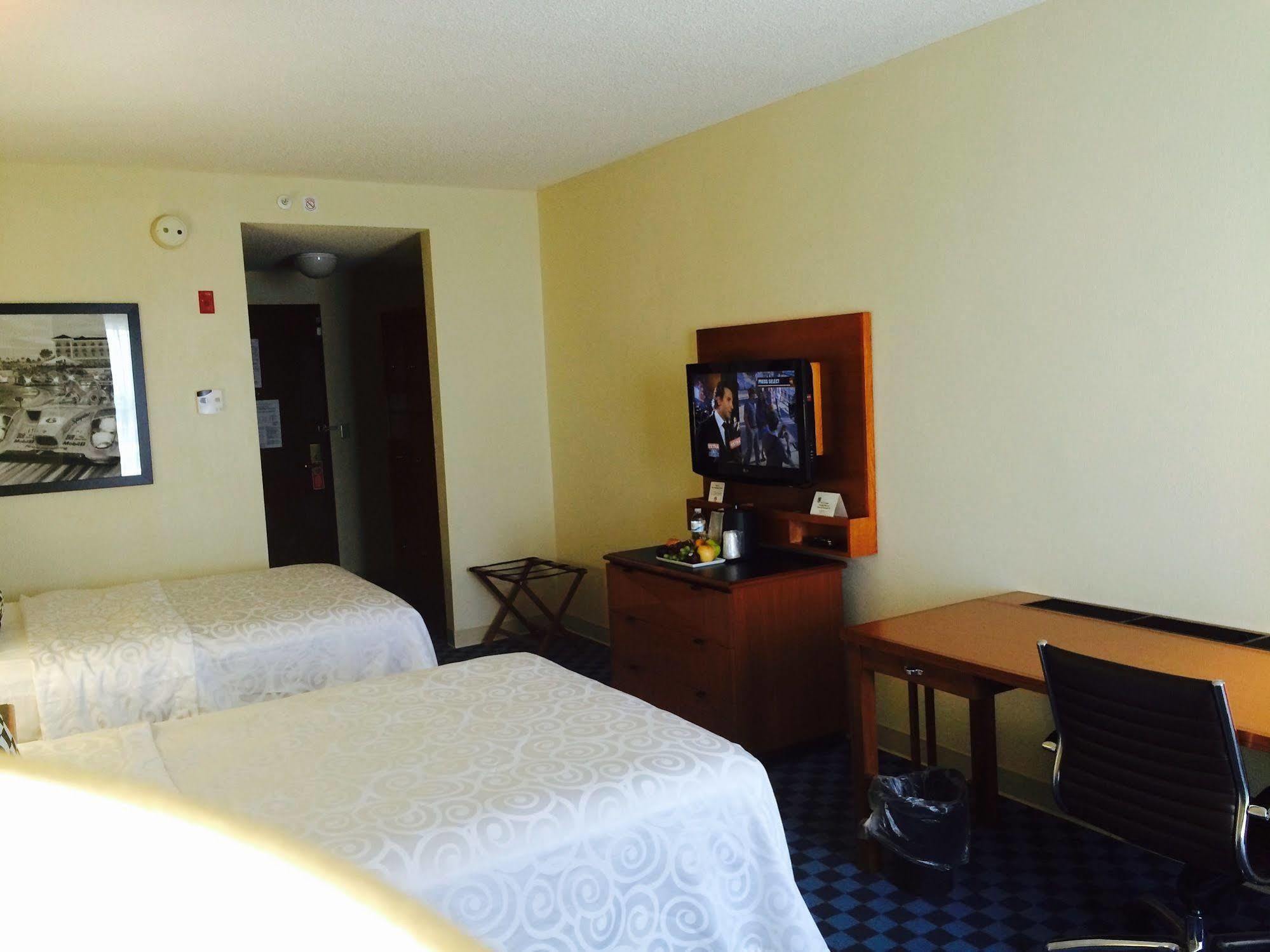 Hotel Seven Raceway 3*