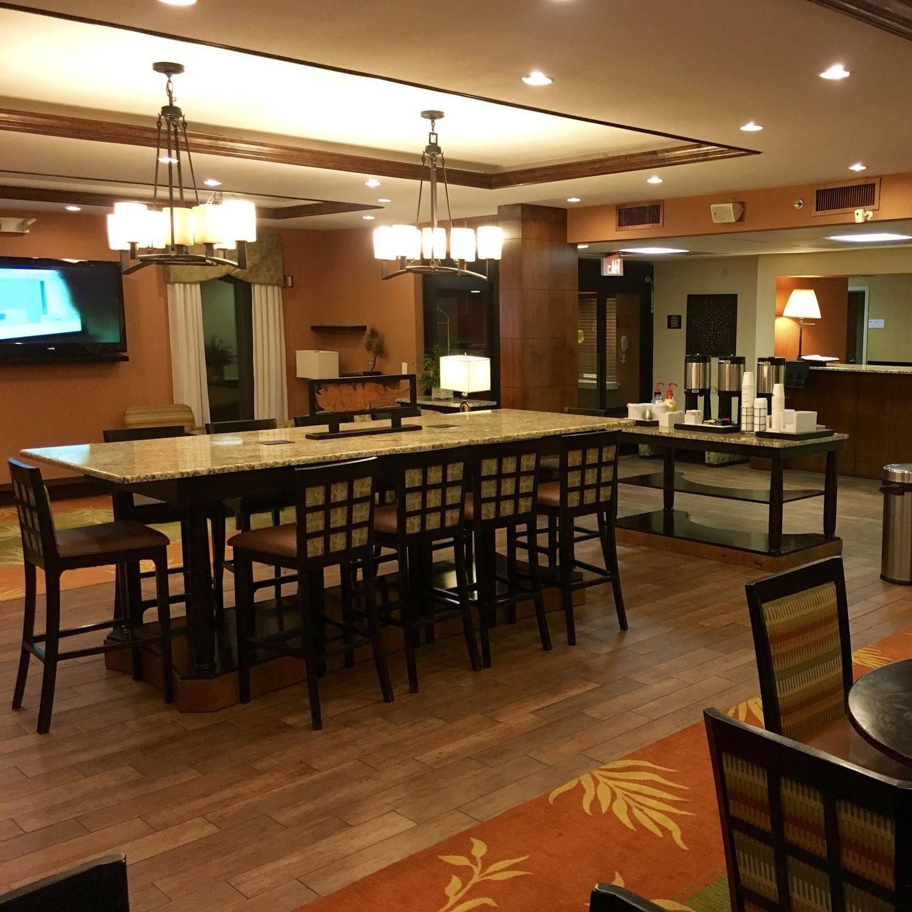 Town & Hotel 3*