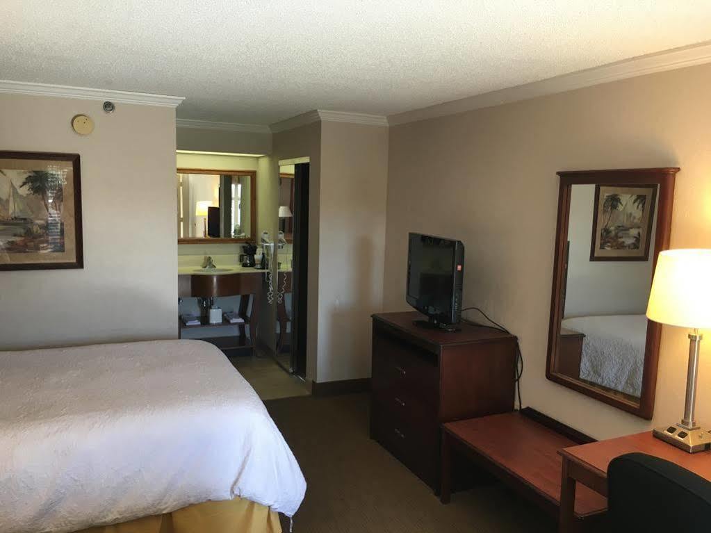 Town & Hotel 3*