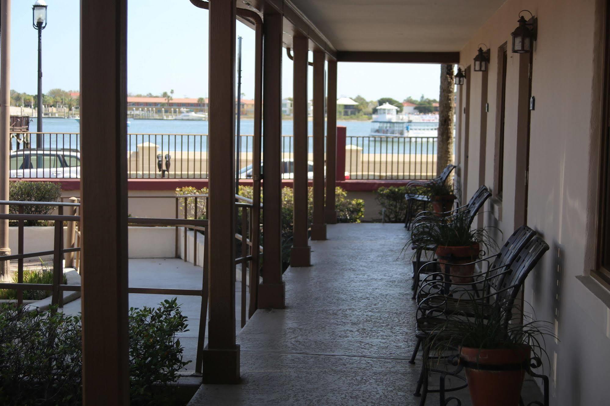 Bayfront Hotel 3*
