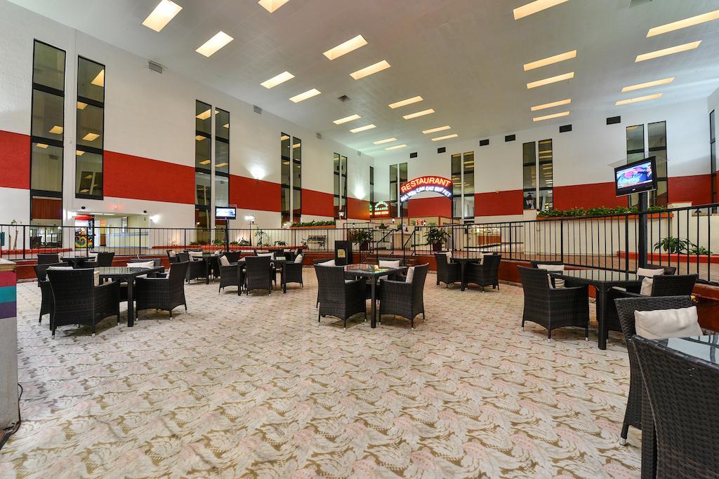 Ramada Maingate West Hotel 3*