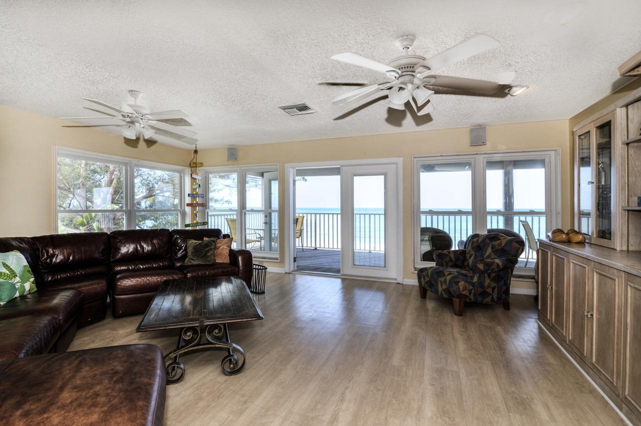 Apartment Joyce's Beachfront 2