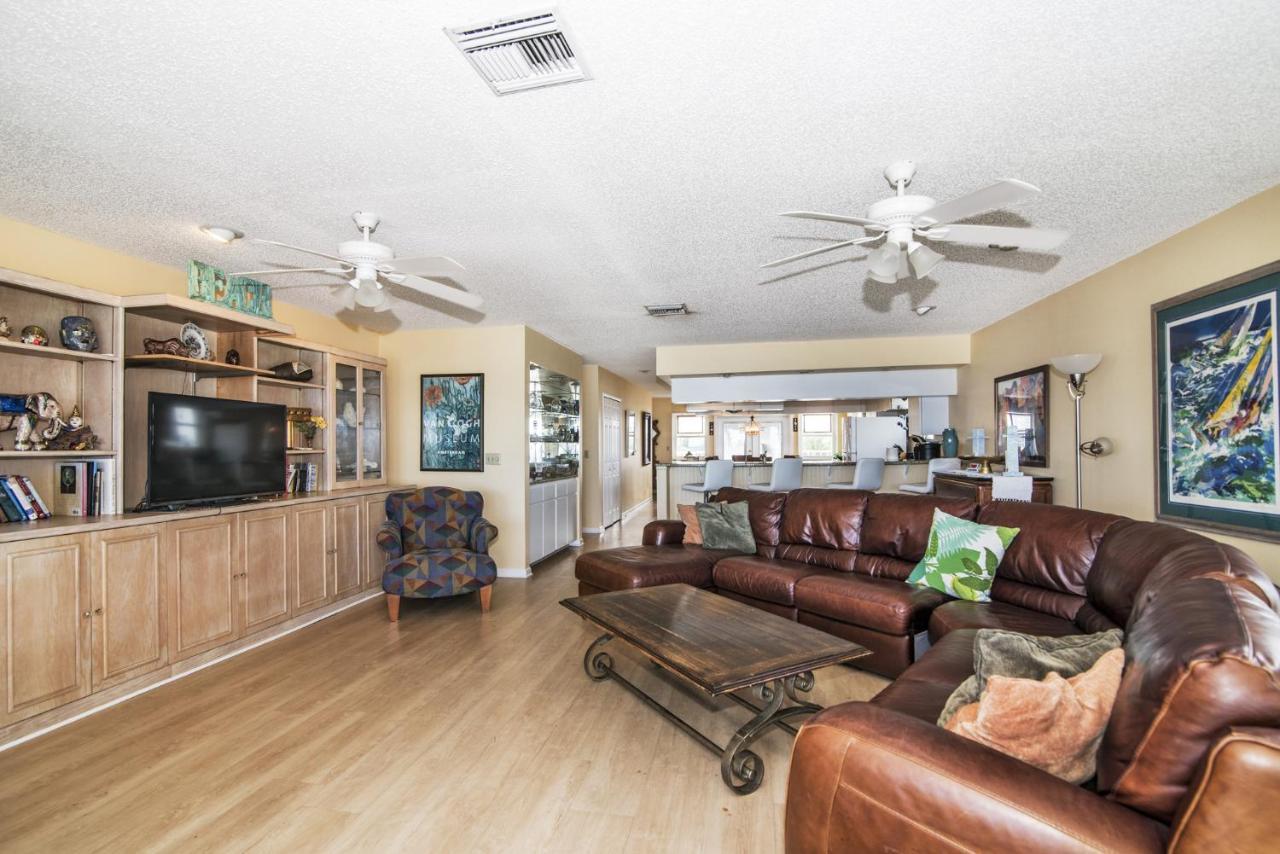 Joyce's Beachfront 2 Apartment Indian Shores