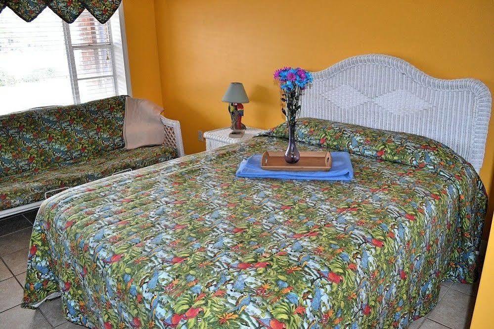 Colonial Shores Hotel Lower Grand Lagoon