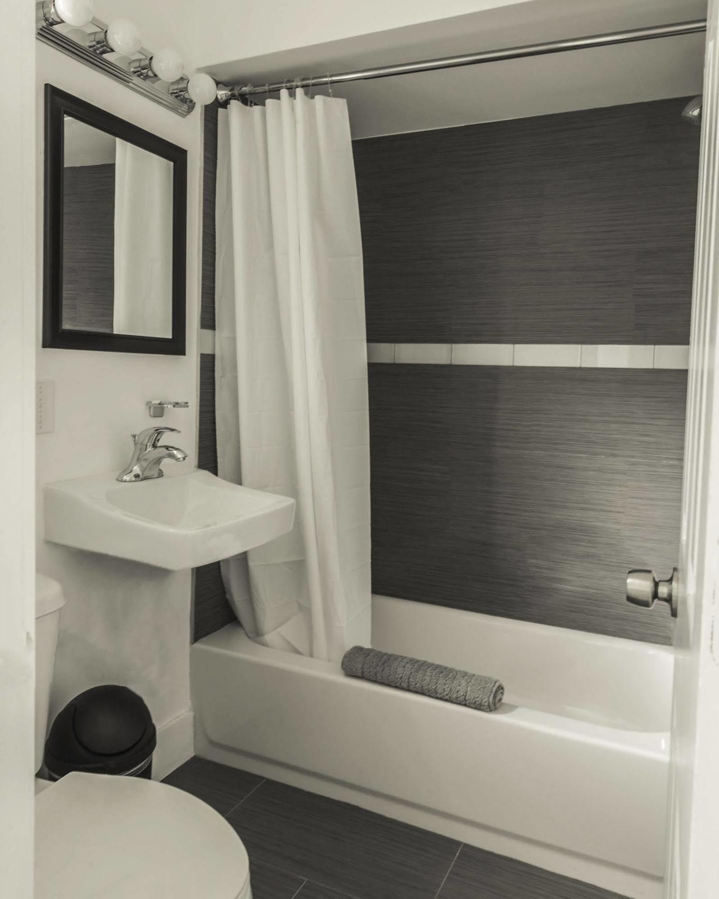 Waveland 2* Hollywood