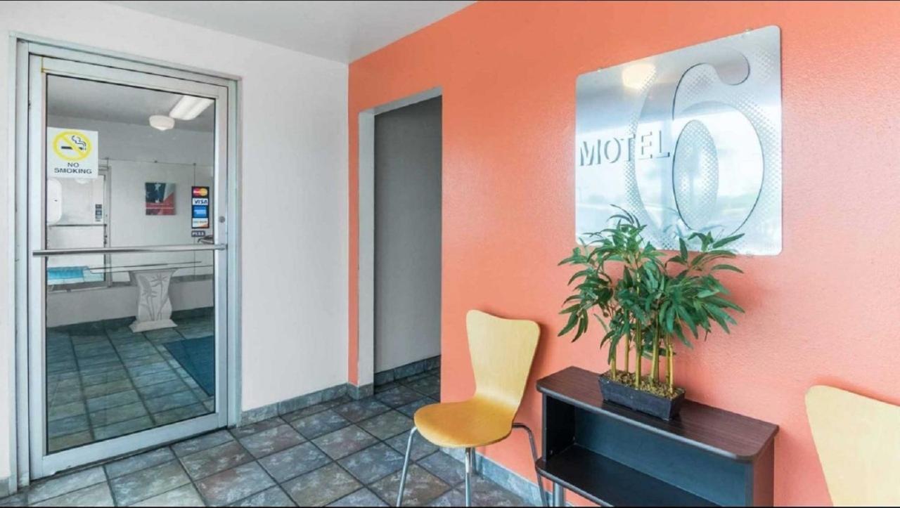 Motel 6 - West