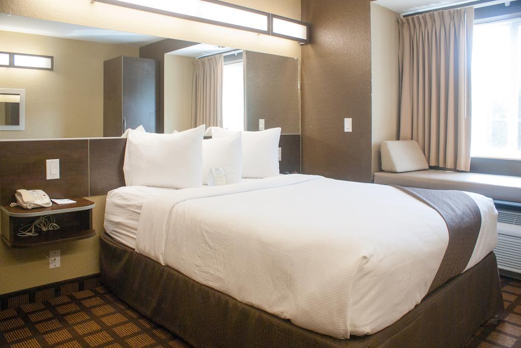 Hotel Microtel & By Wyndham Airport