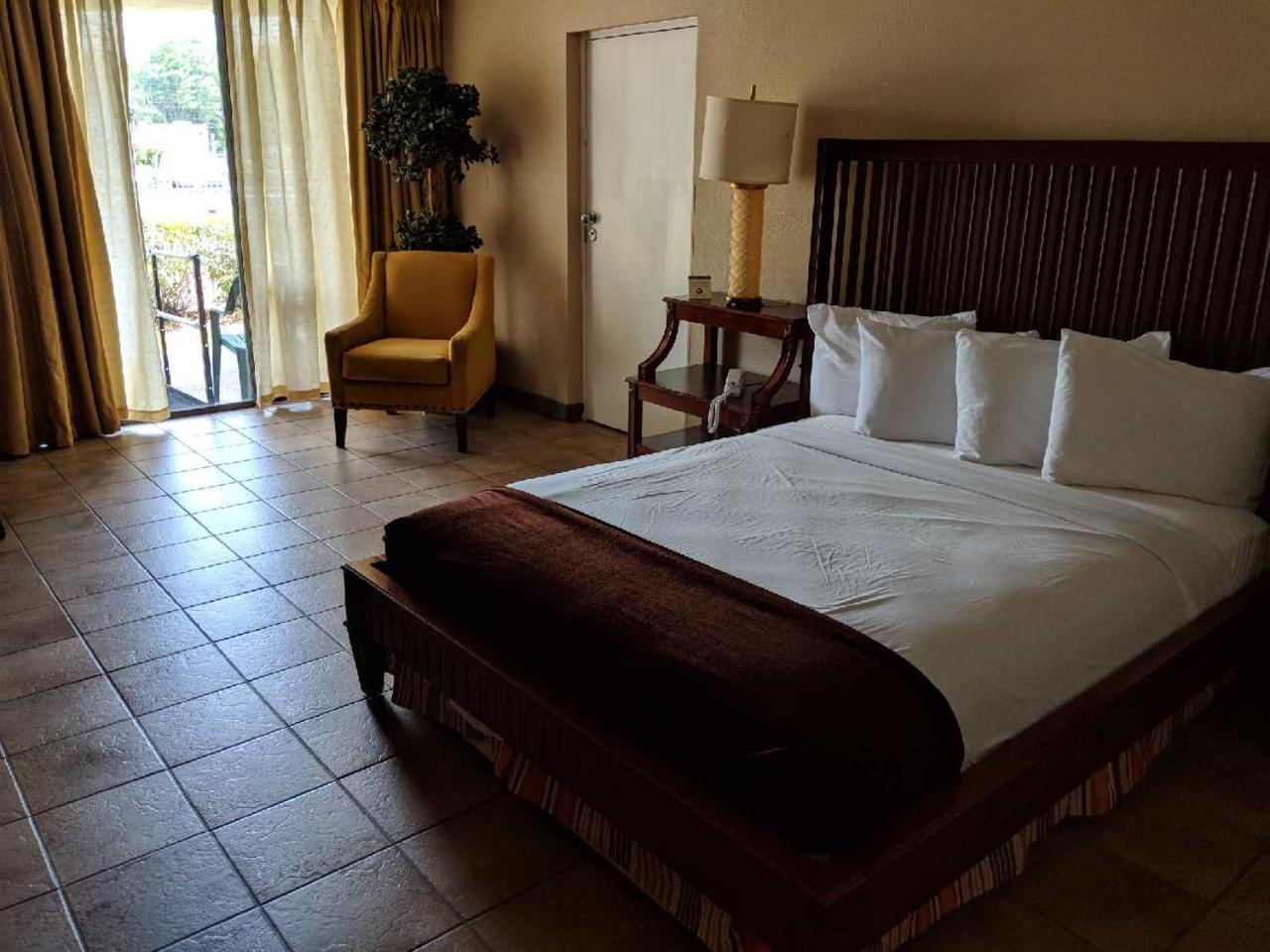 Vista Tarpon Hotel 3*