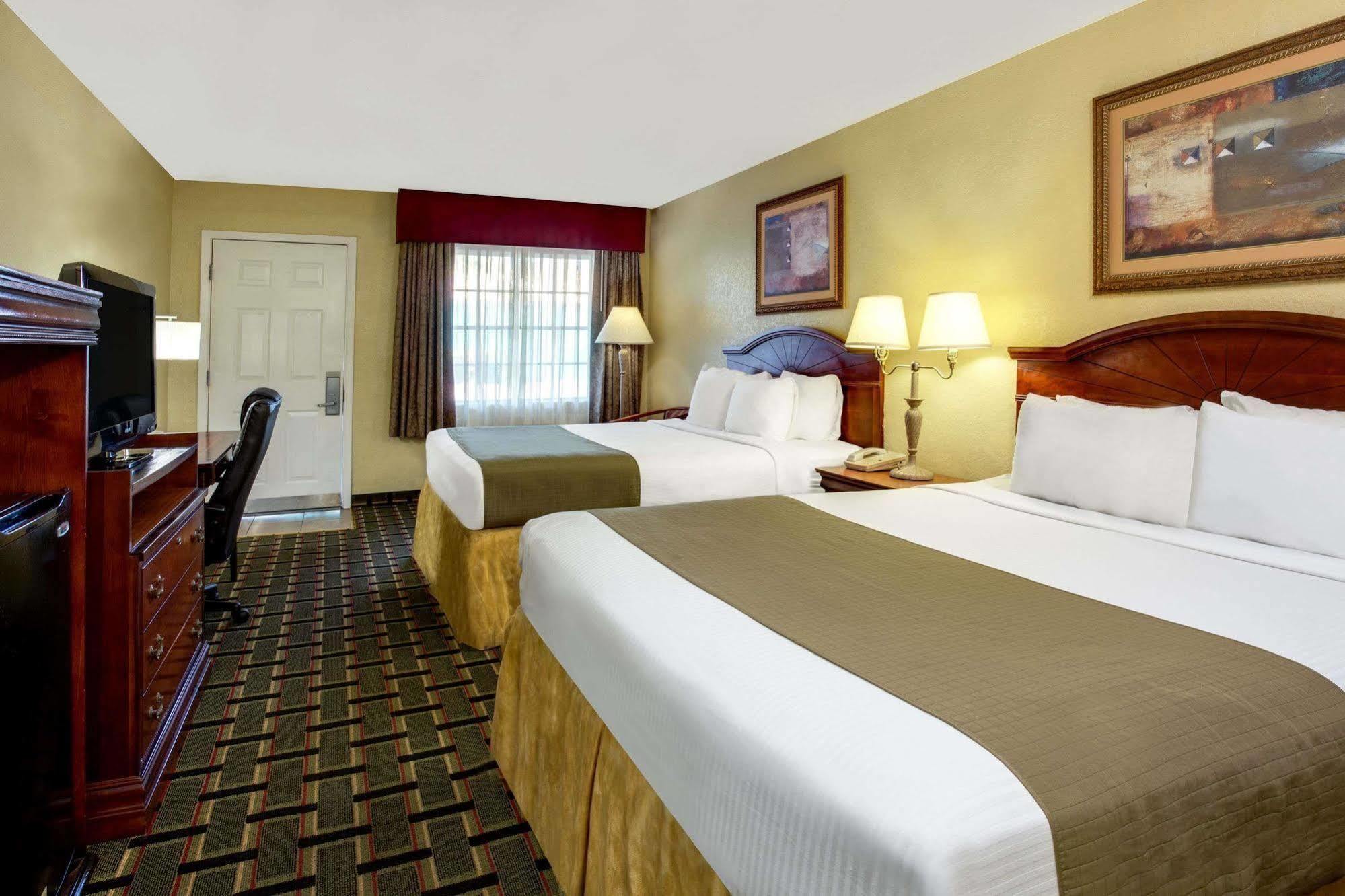 Hotel Baymont By Wyndham 3*