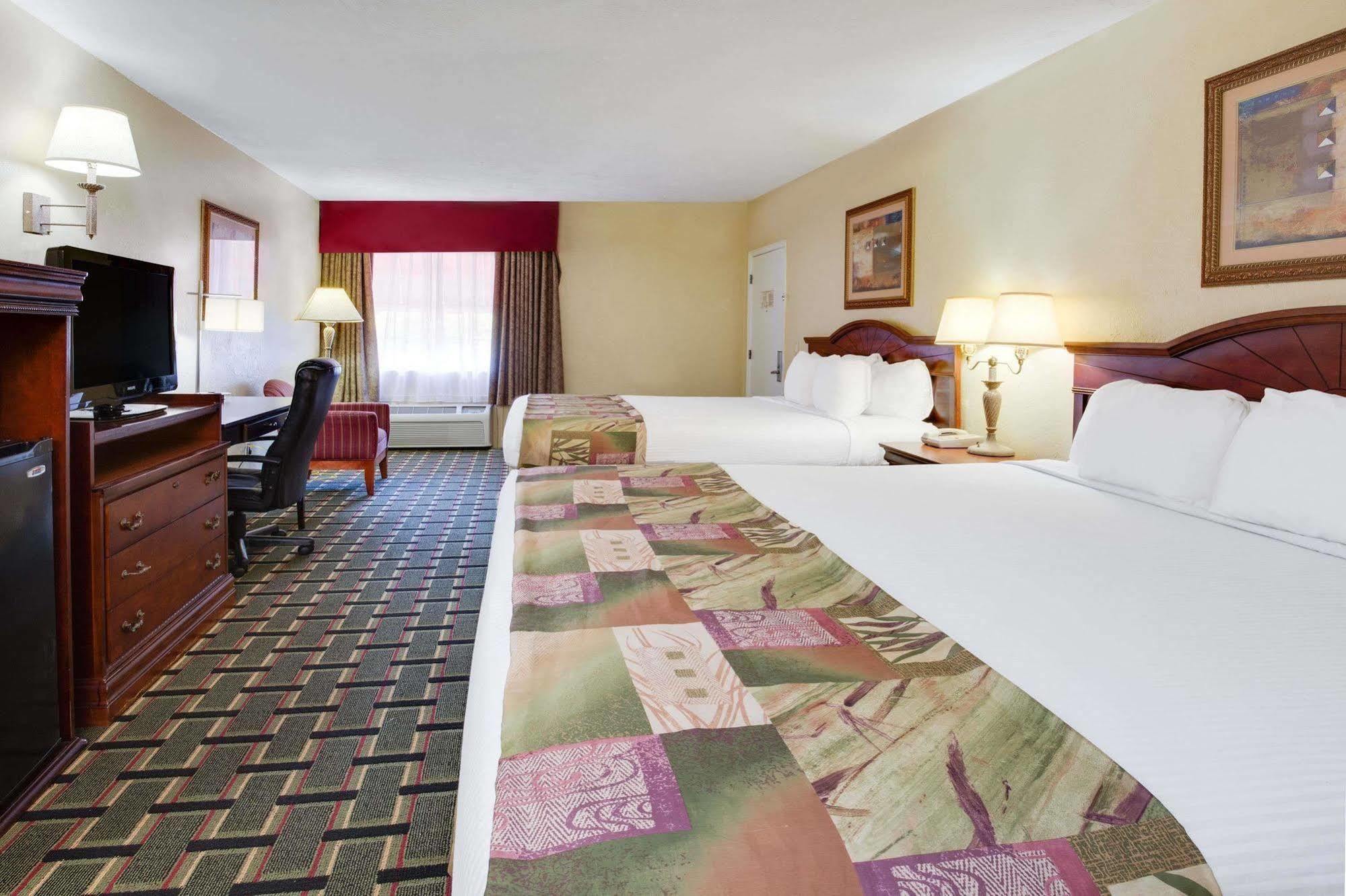 Baymont By Wyndham Lake City