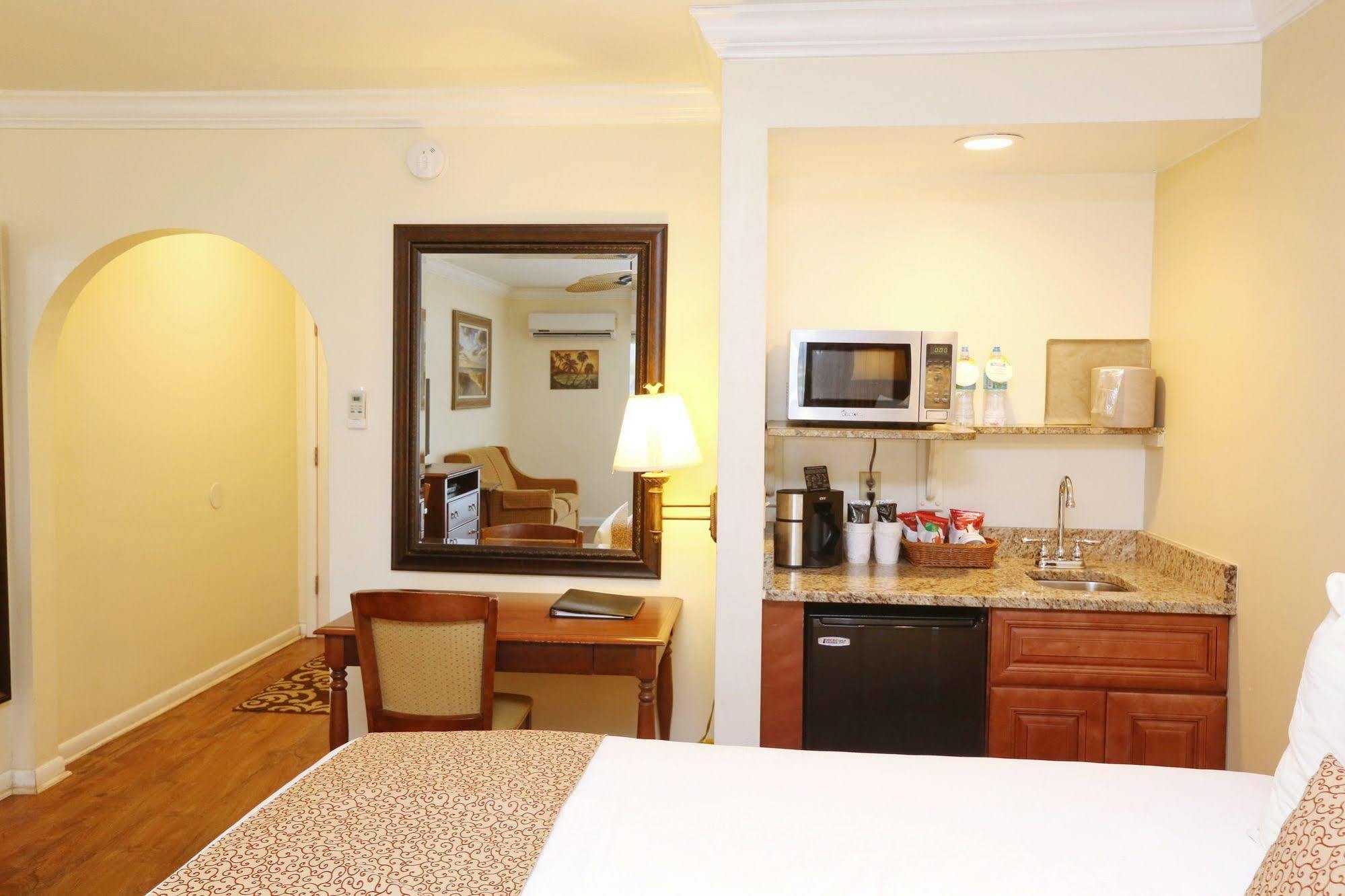 Hotel La Fiesta Ocean & 3*