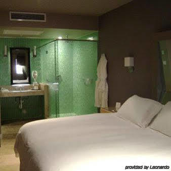 Aladdin​ - Couples Only​ Hotel