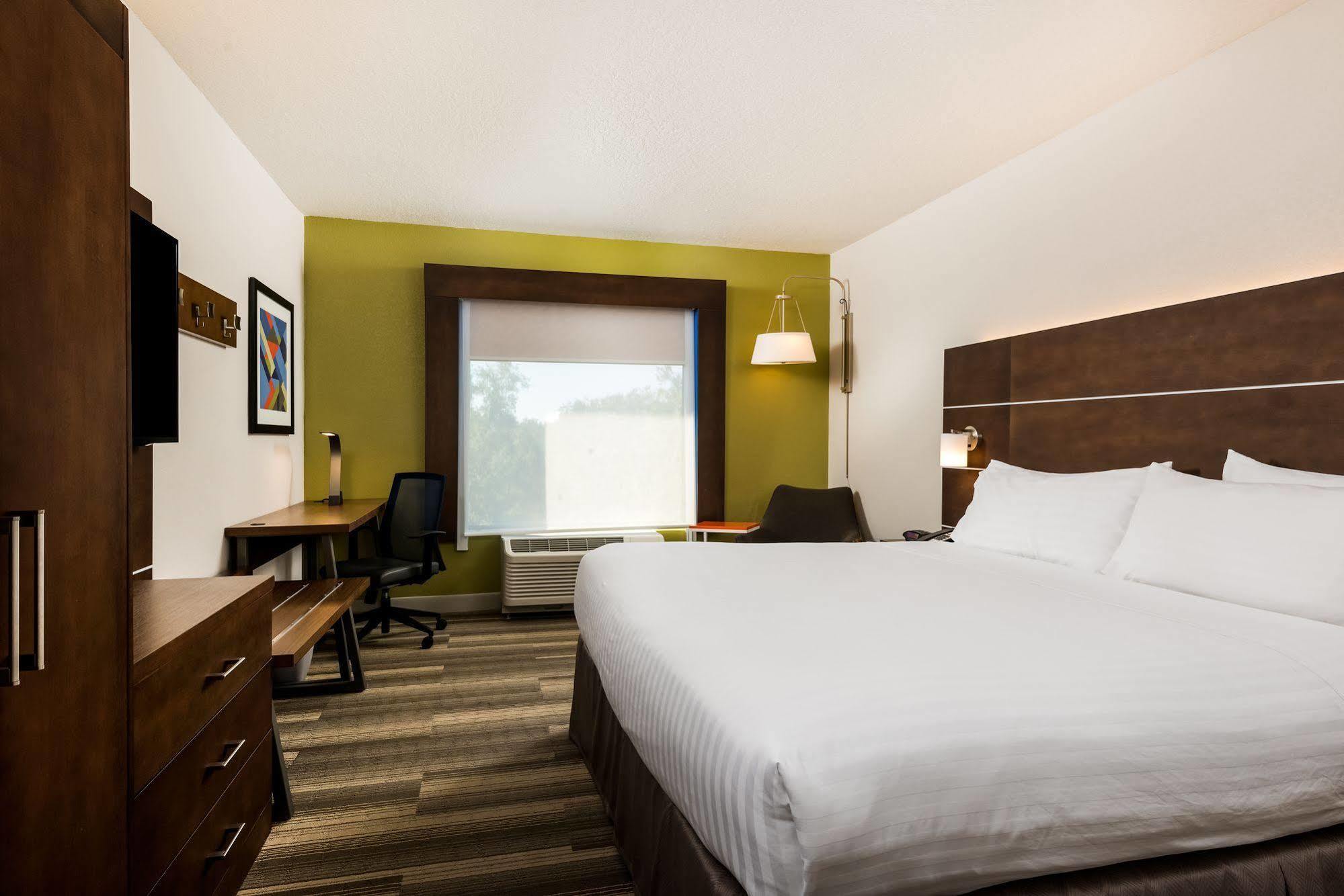 Hotel Express & By Ihg 2*