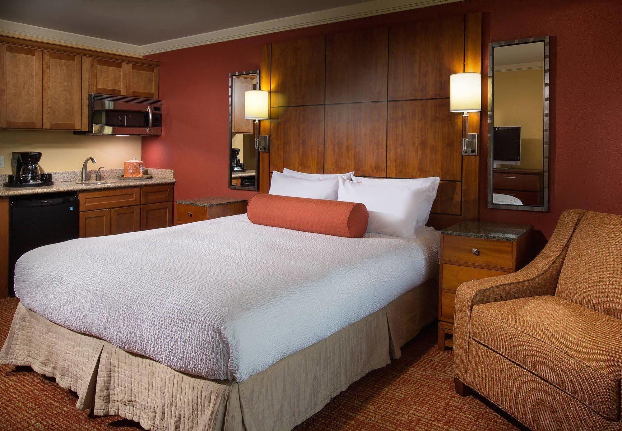 By Marriott St. Petersburg Treasure Island Hotel