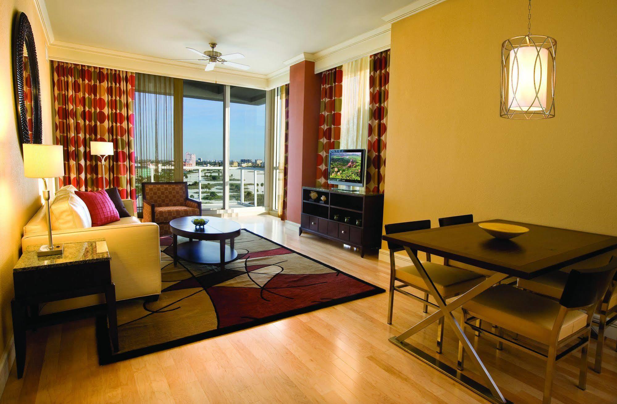 Hotel By Marriott St. Petersburg Treasure Island 3*