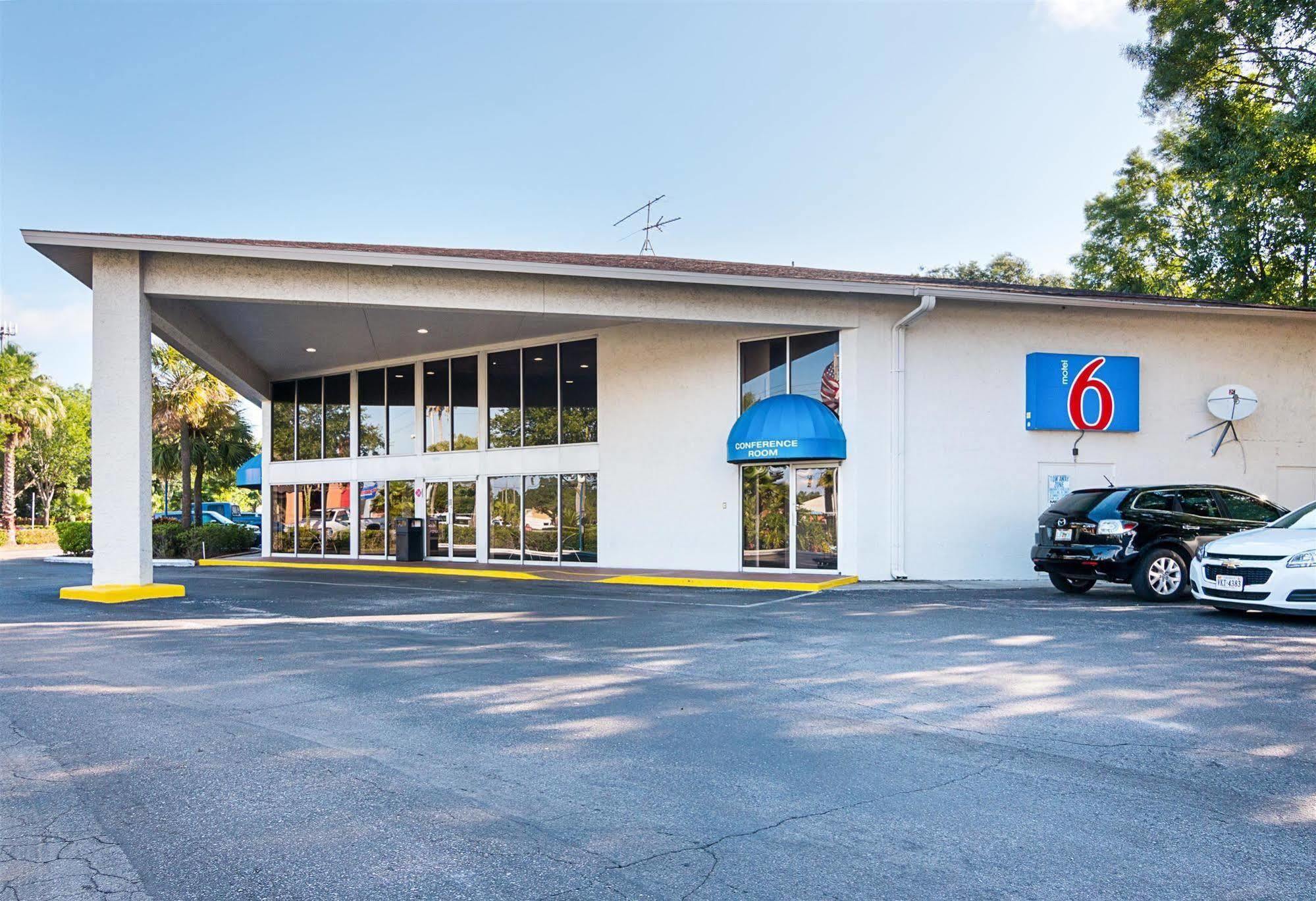 Hotel 6-tampa, Fl - Fairgrounds