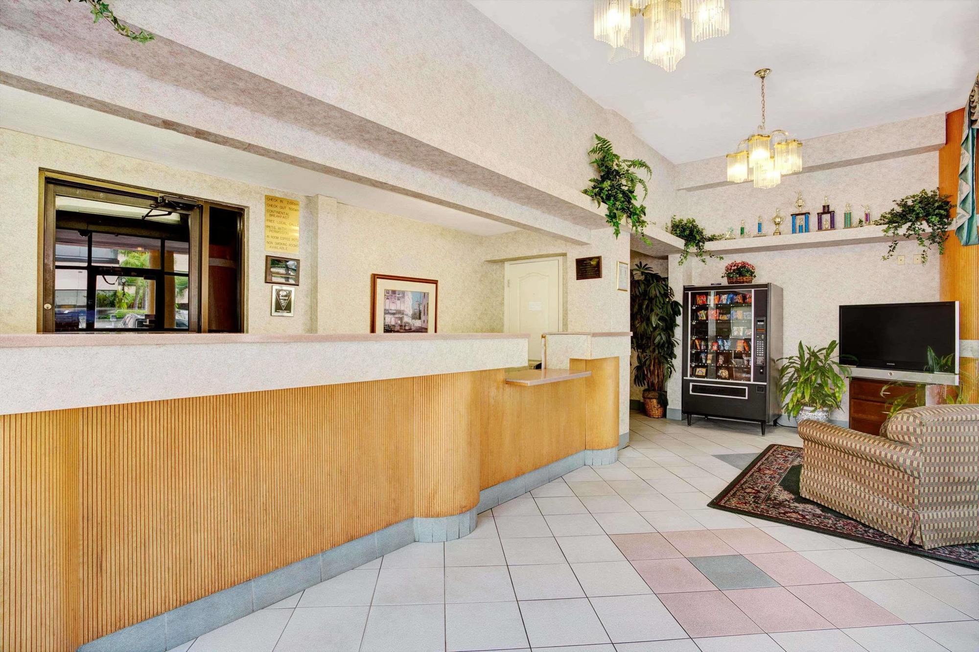 Howard Johnson By Wyndham - Dunedin Motel