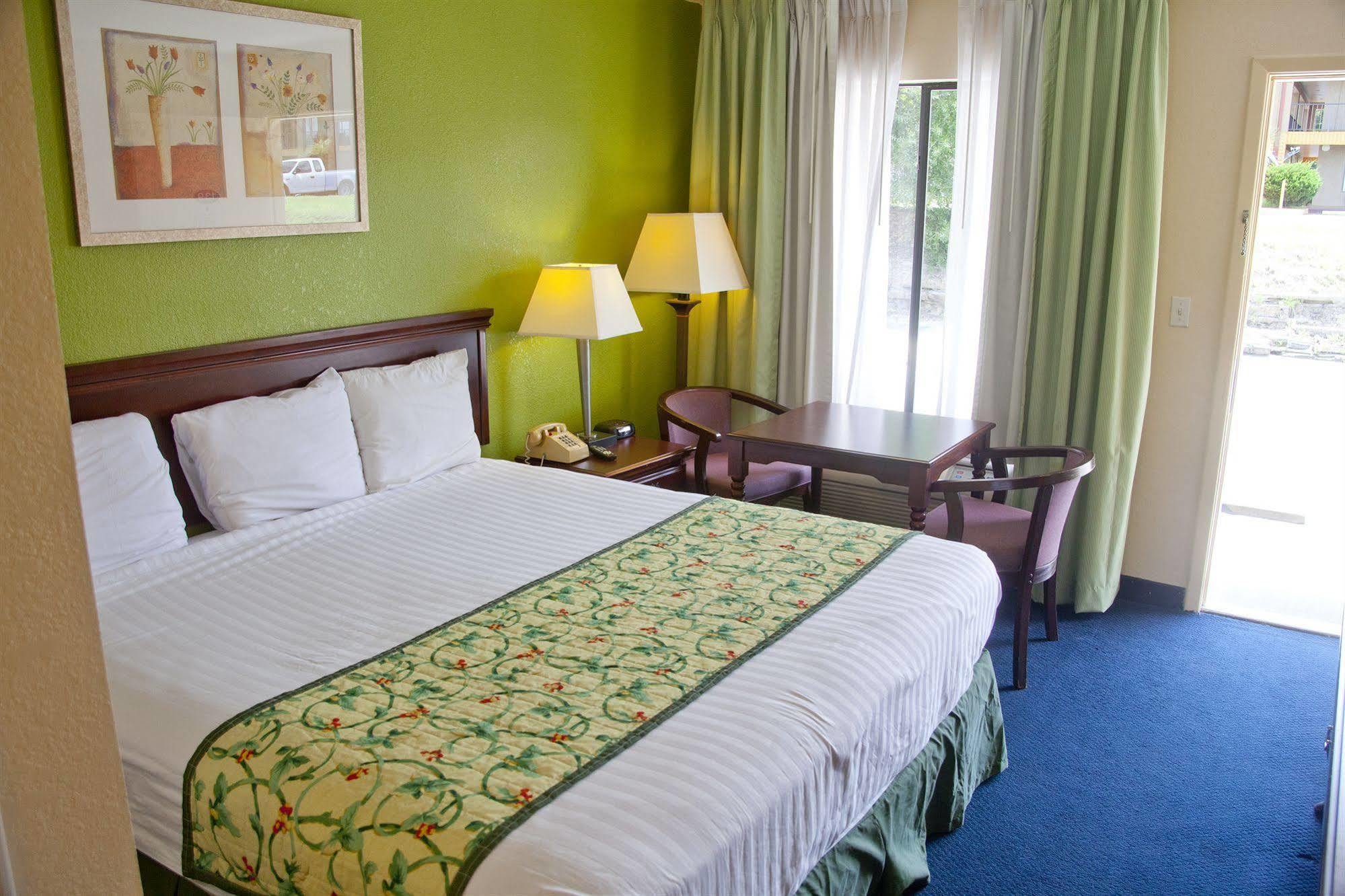 Days By Wyndham DeFuniak Springs