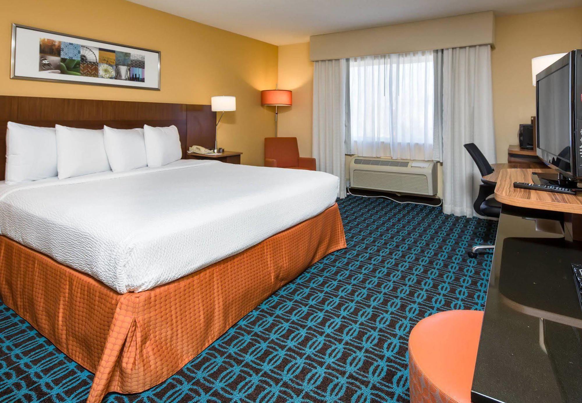 Hotel Fairfield & Airport 3*