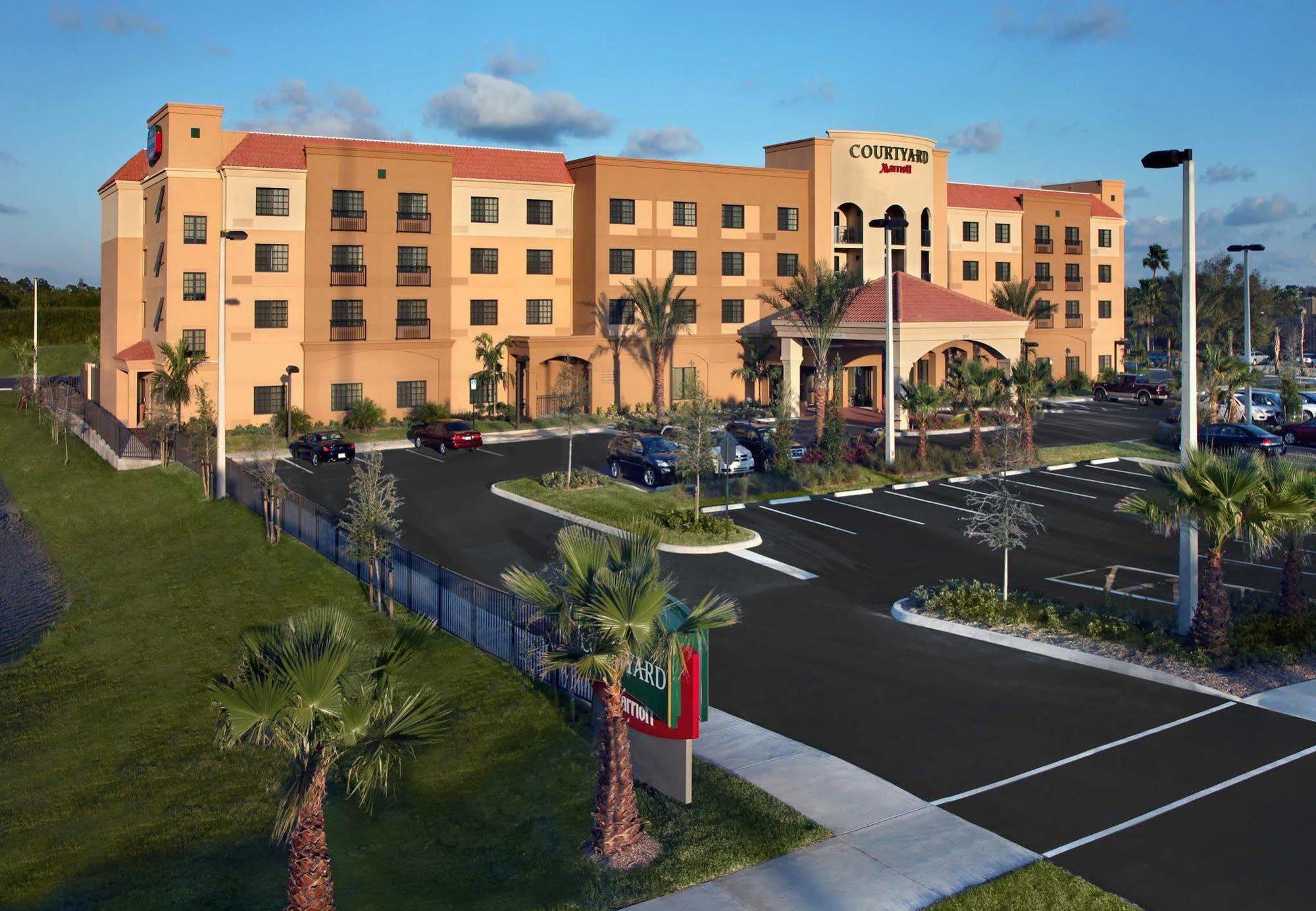 Hotel Courtyard By Marriott