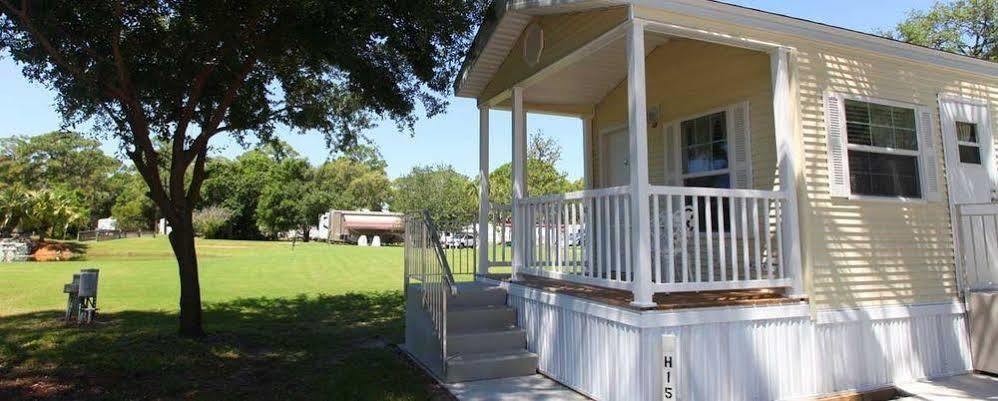 Road Runner Travel - Caravan Park Lodge