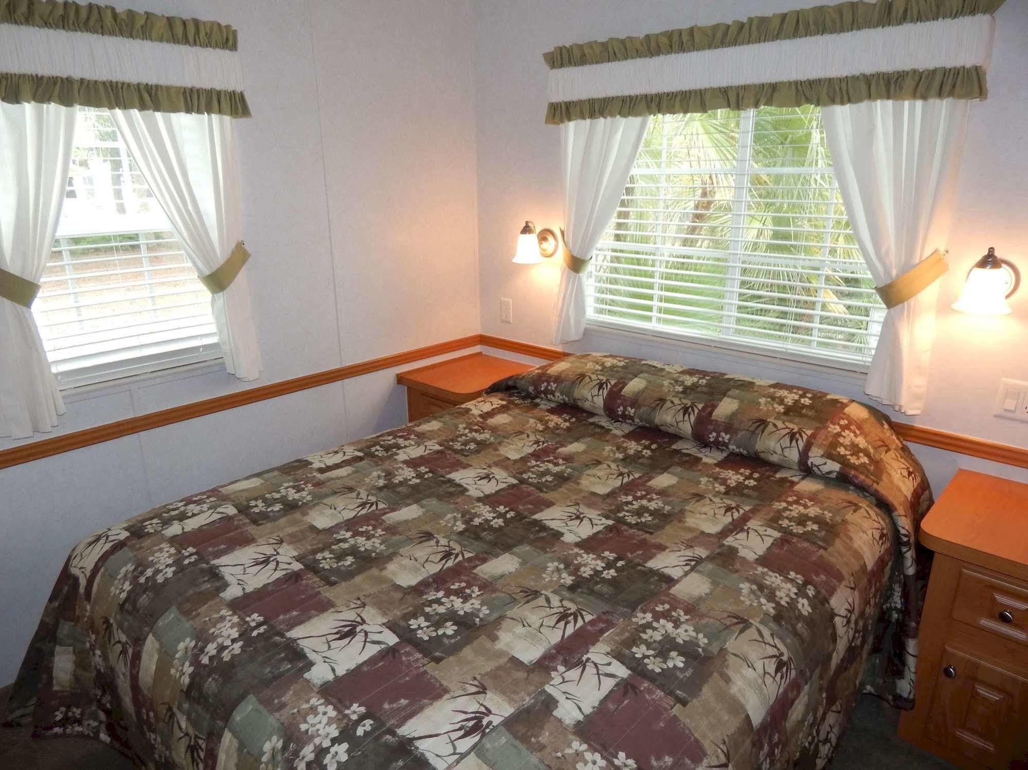 Road Runner Travel - Caravan Park *