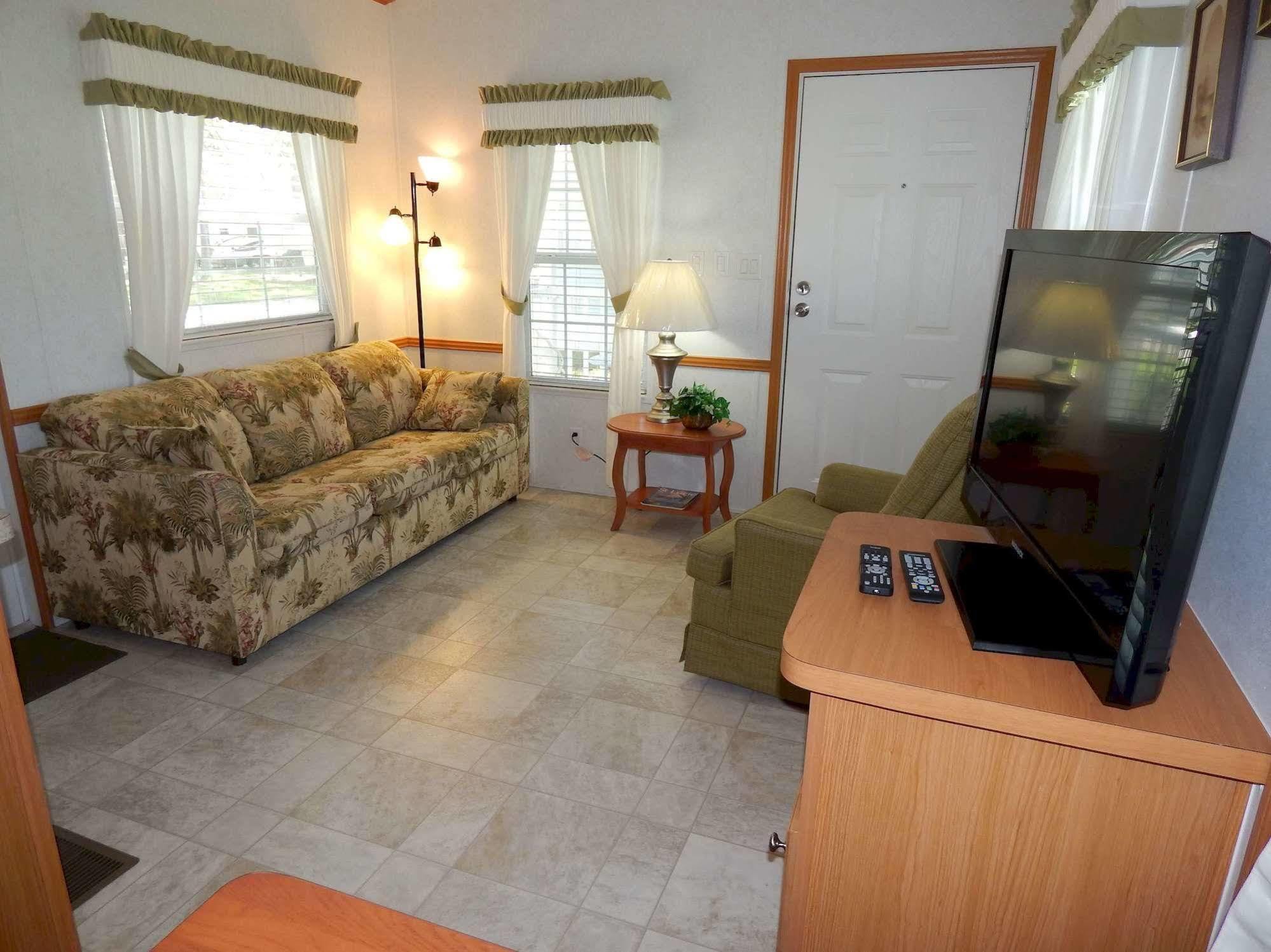 Road Runner Travel - Caravan Park Lodge *