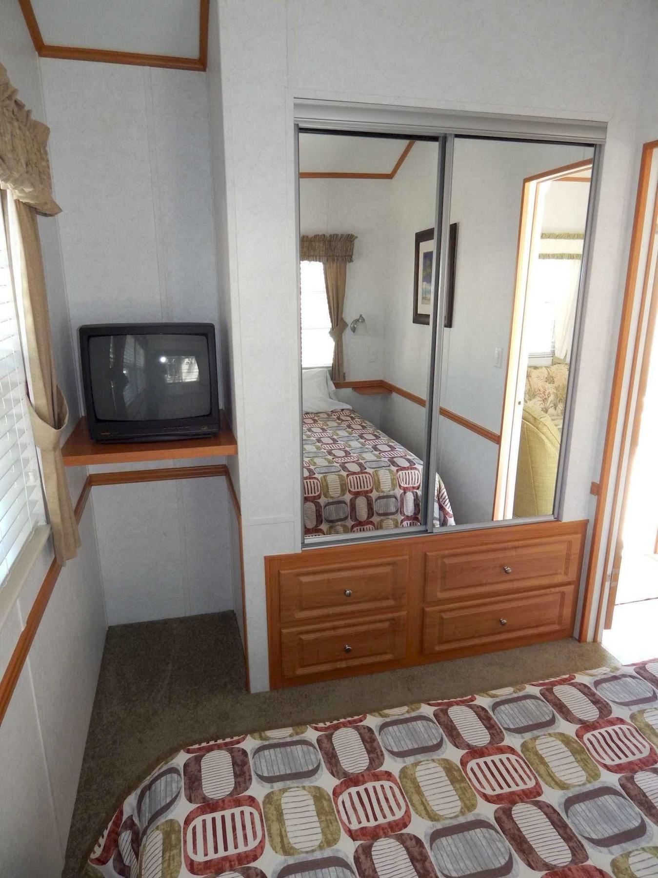 Road Runner Travel - Caravan Park Lodge Fort Pierce