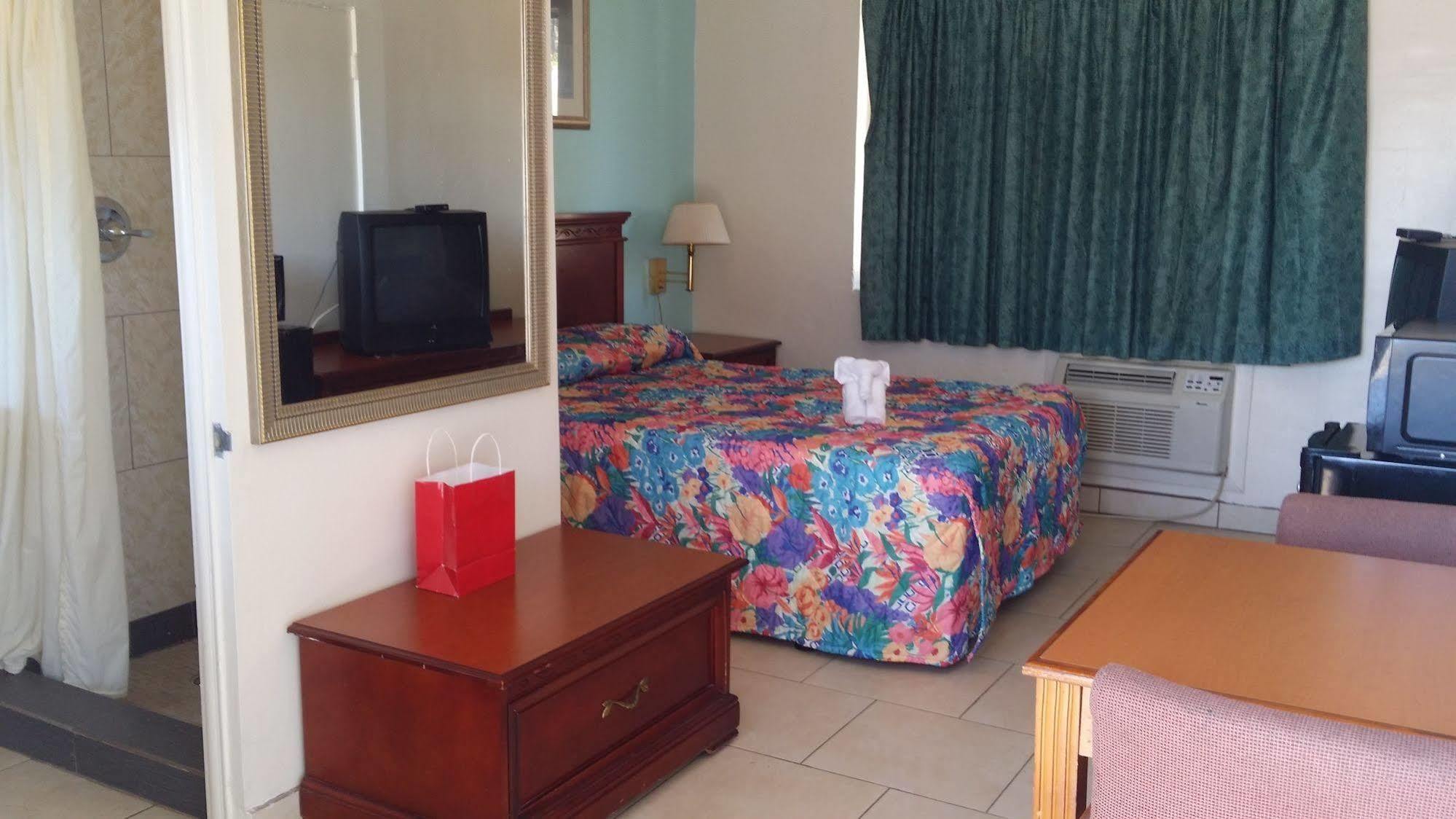 Relax Hotel Daytona Beach