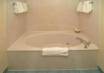 Tollgate Inn 2*