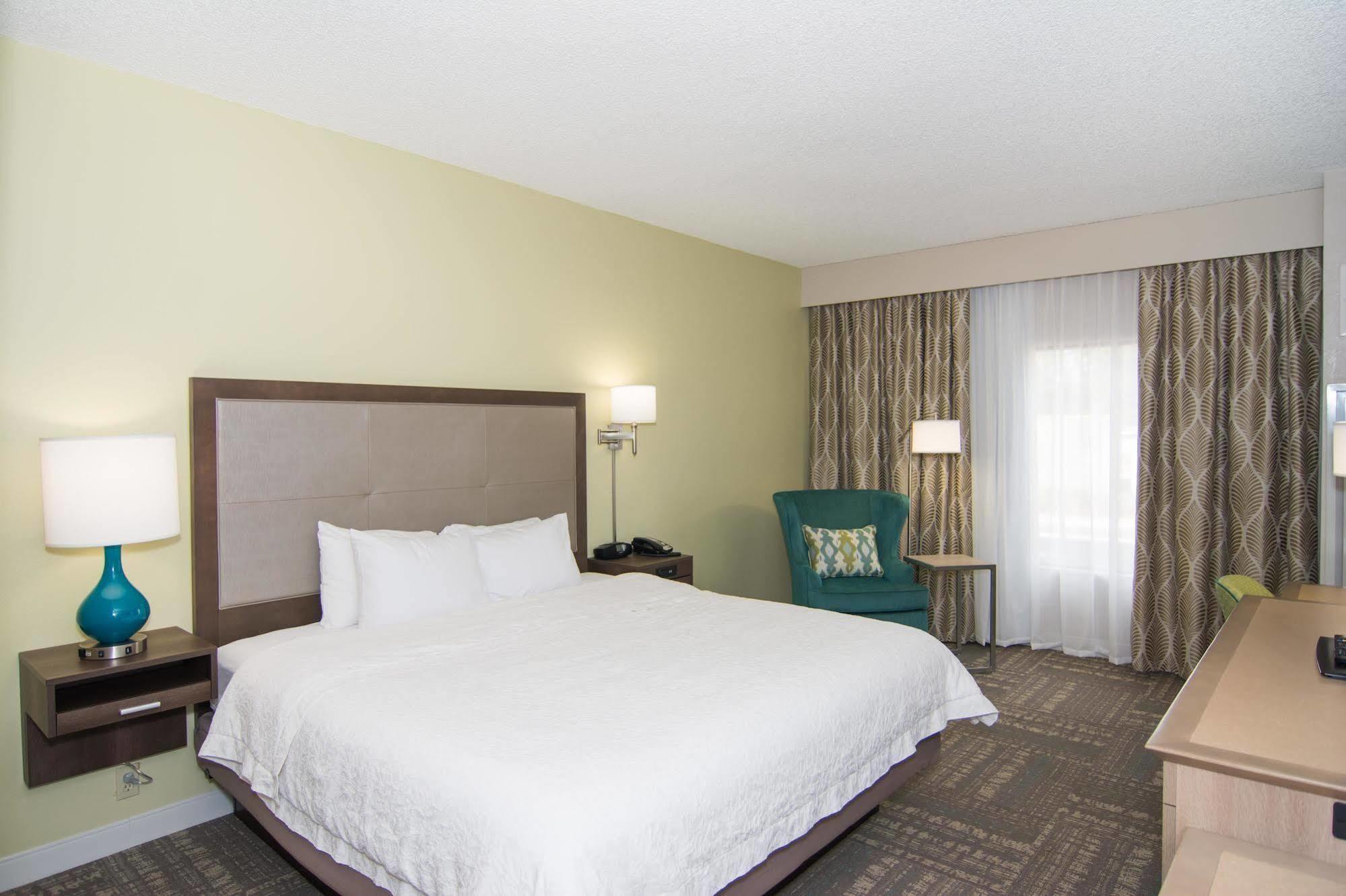 Hampton I-10 West Hotel