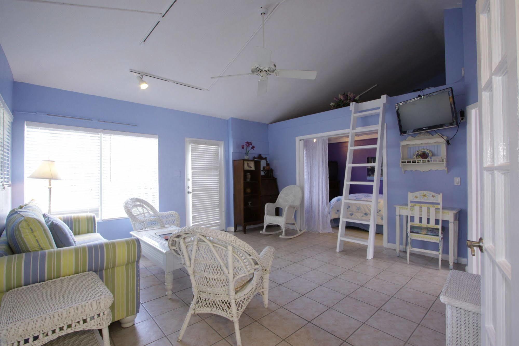 Bed & Breakfast Captiva Island Inn 3*