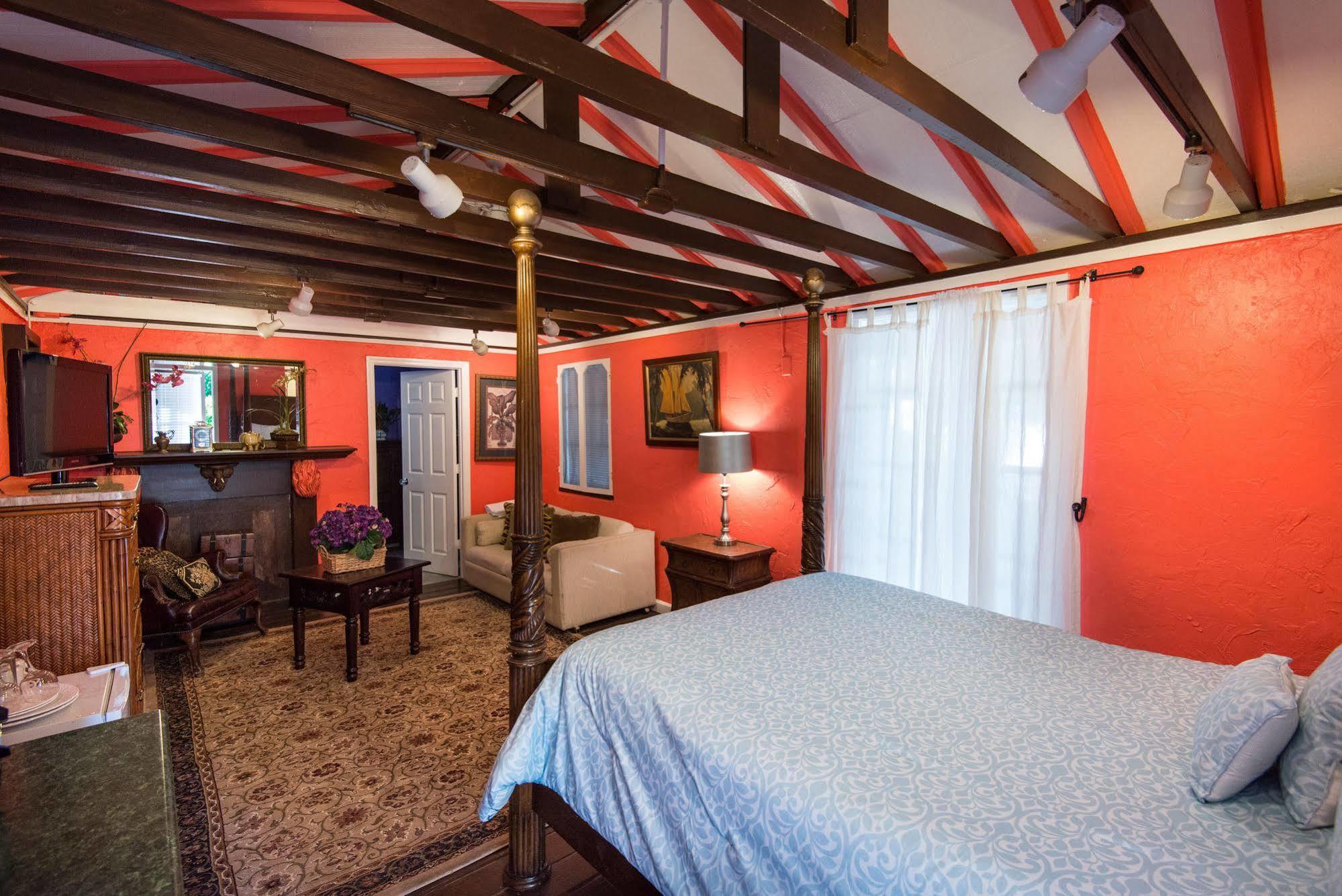 Captiva Island Inn Bed & Breakfast