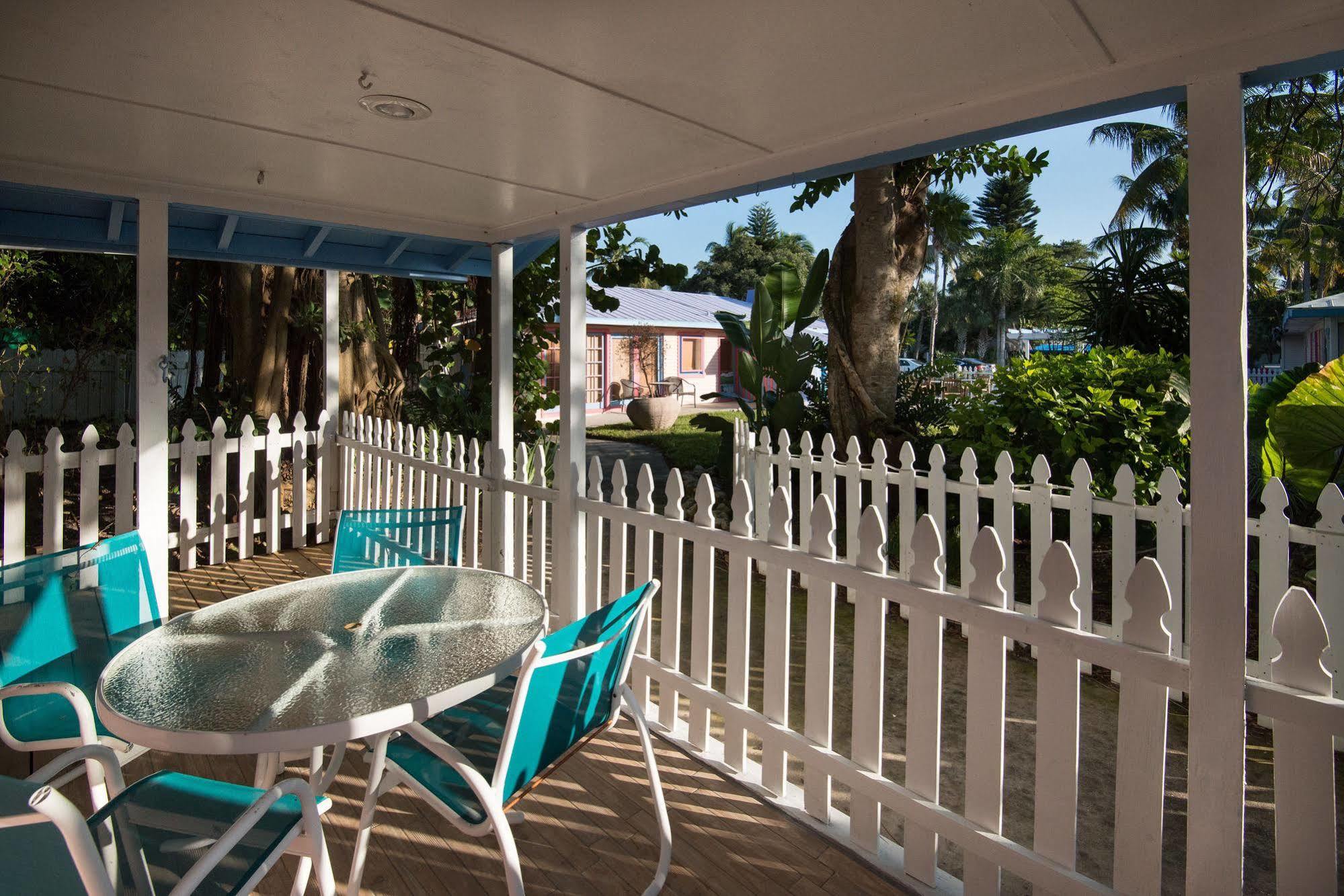 Bed & Breakfast Captiva Island Inn 3*