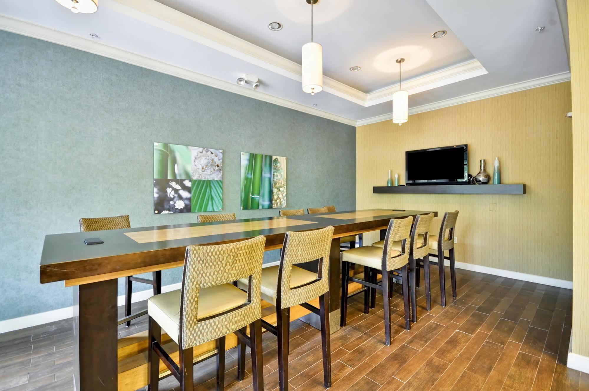 Hotel Hampton Palm Gardens 3*