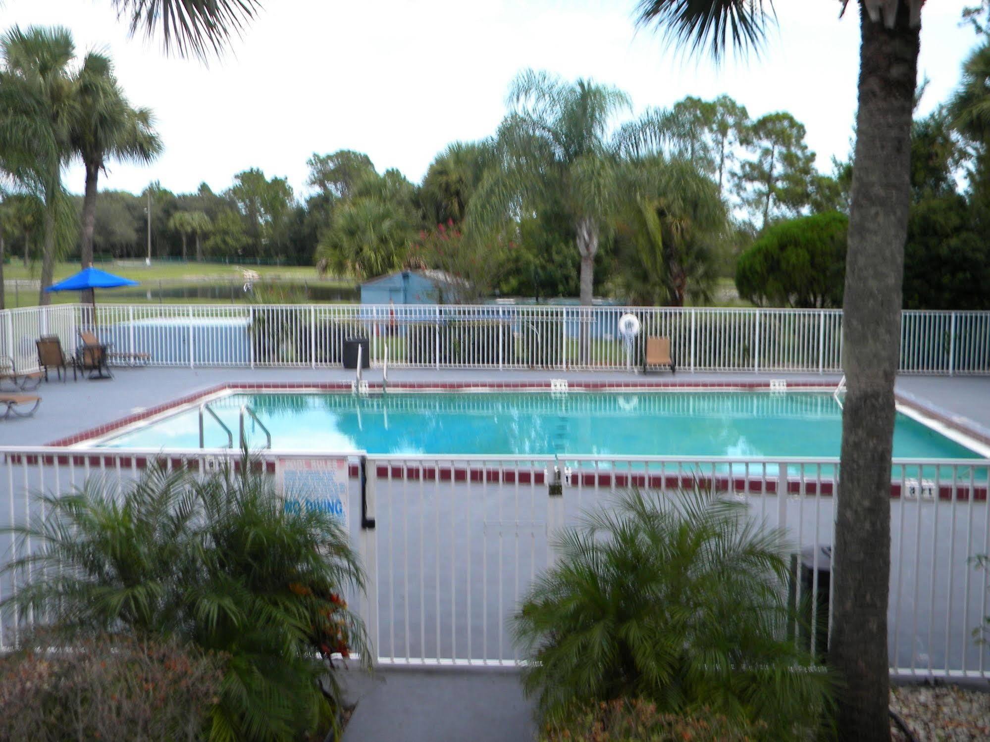 Days By Wyndham Daytona Speedway 2* Daytona Beach