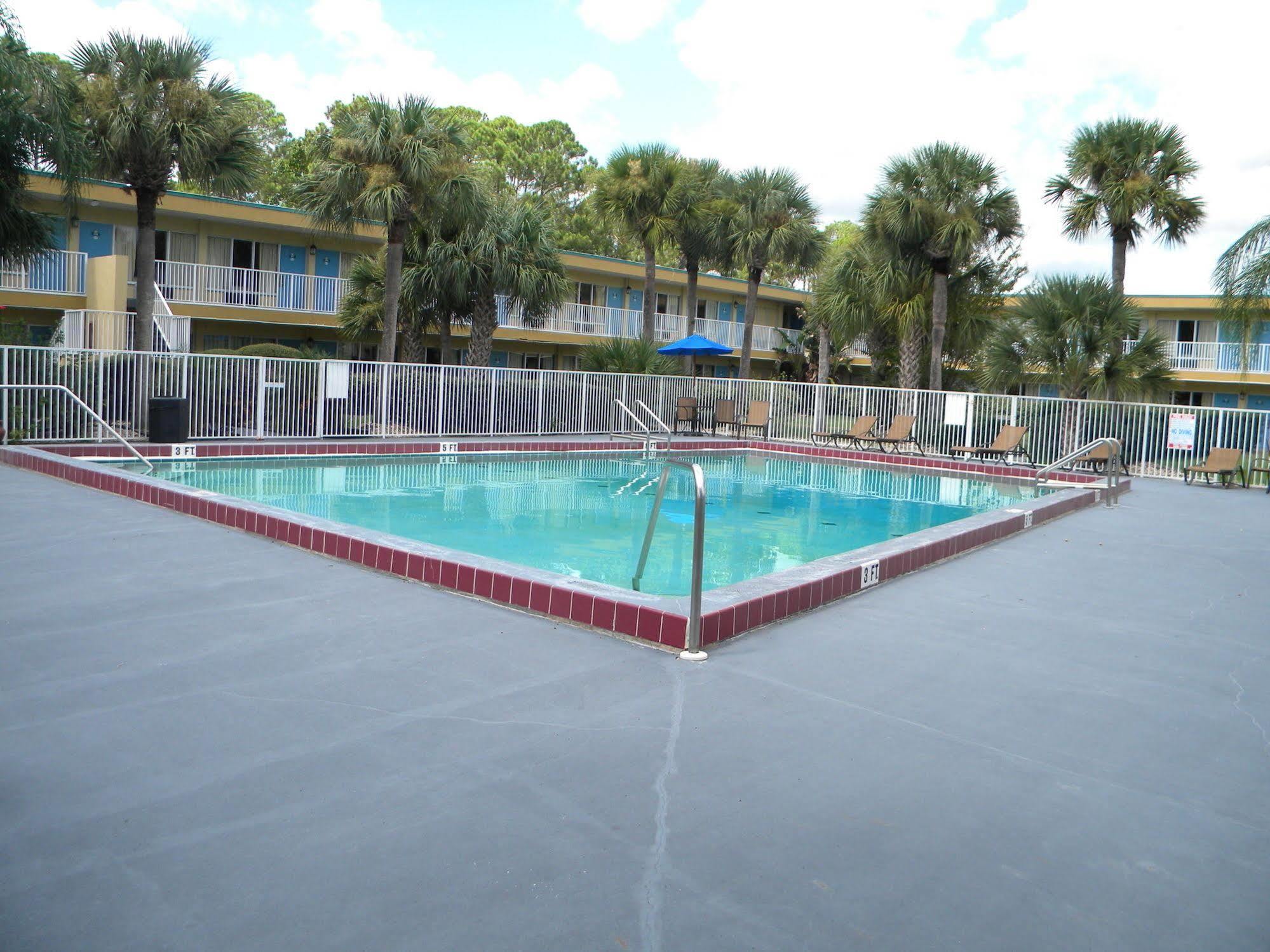 Days By Wyndham Daytona Speedway 2*
