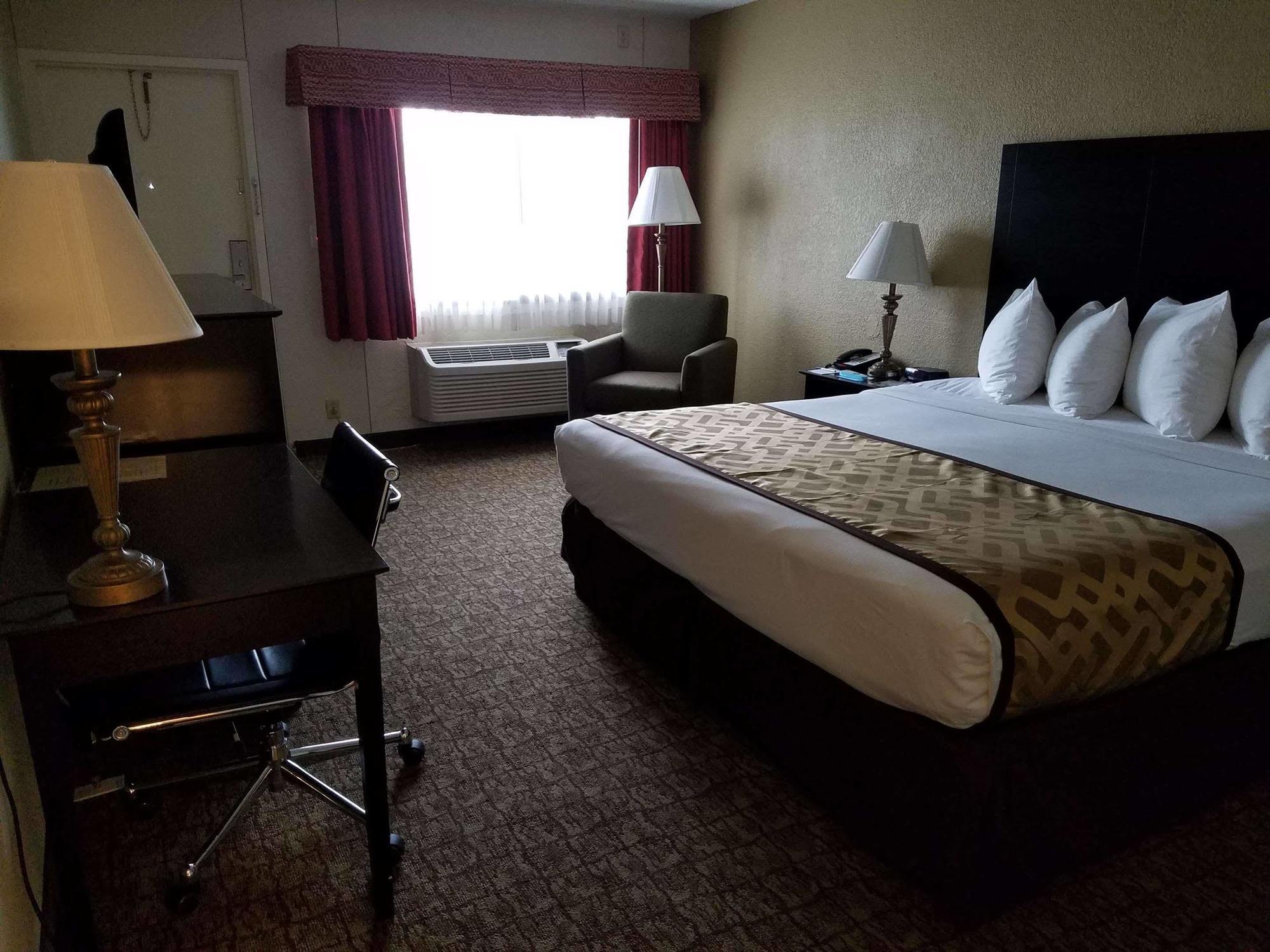 Western Crossroads Hotel
