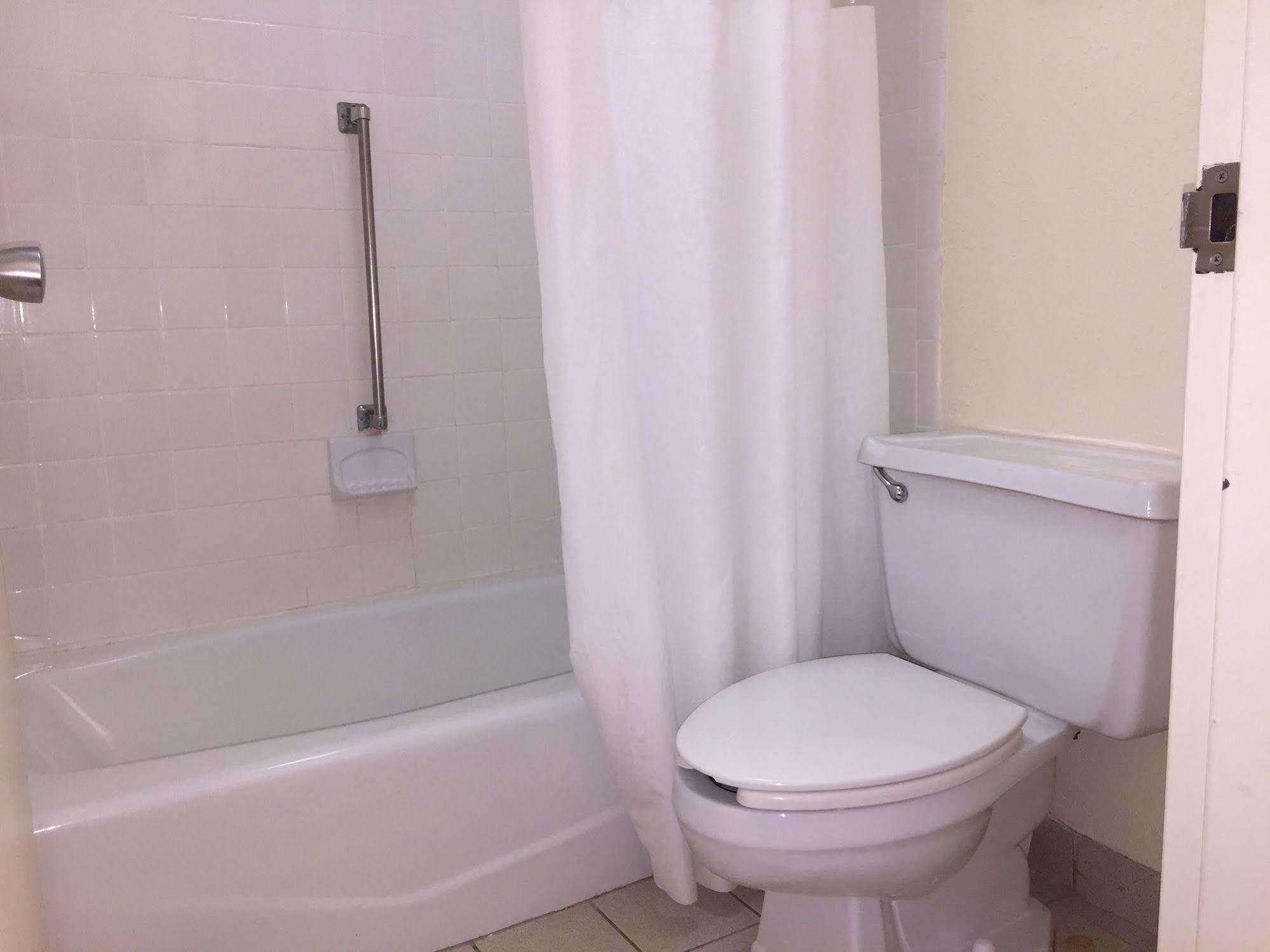 Hotel Sawgrass & Conference Center 2*