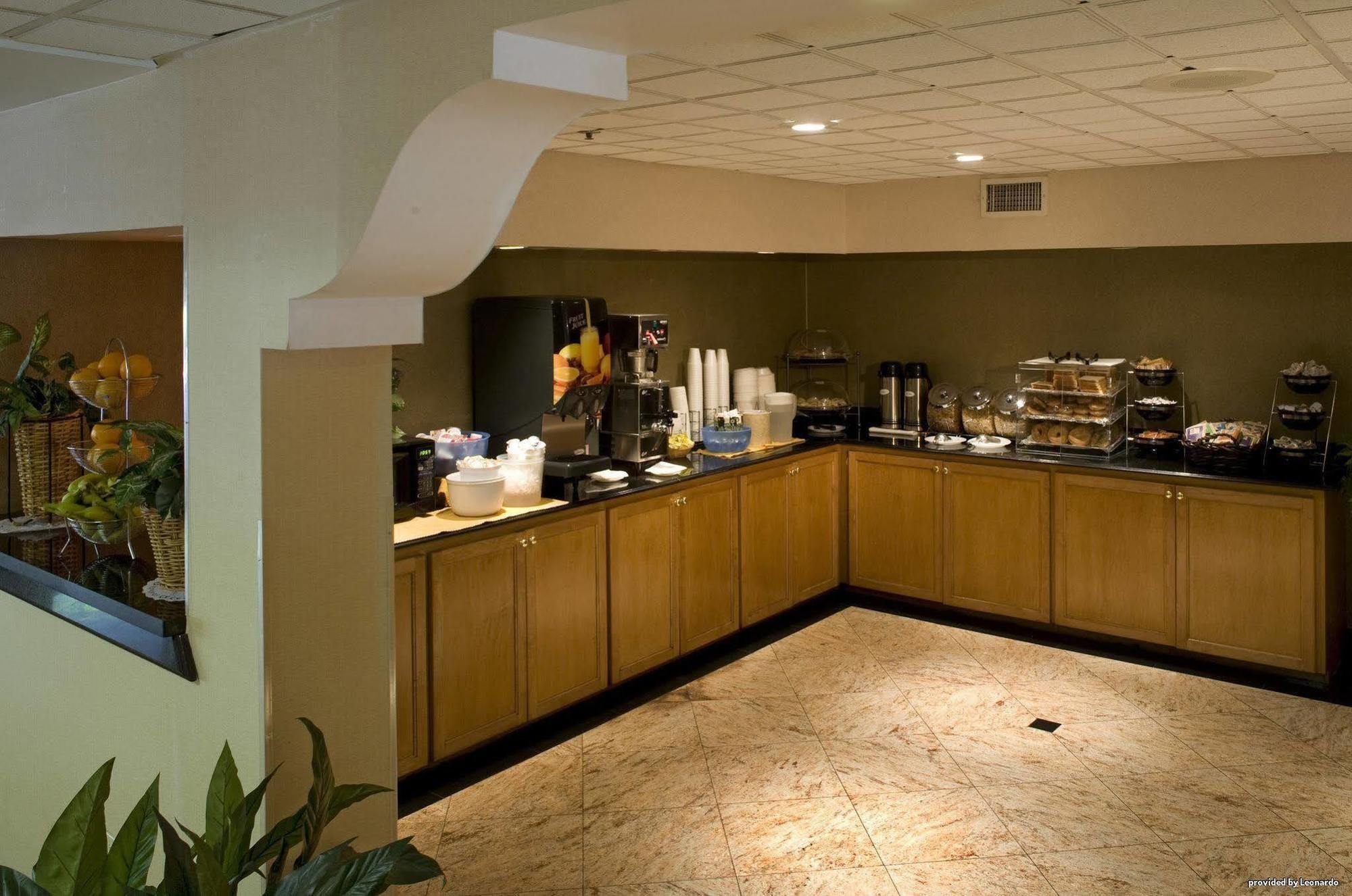 Inn Quality Jacksonville - Near Naval Air Station 3*