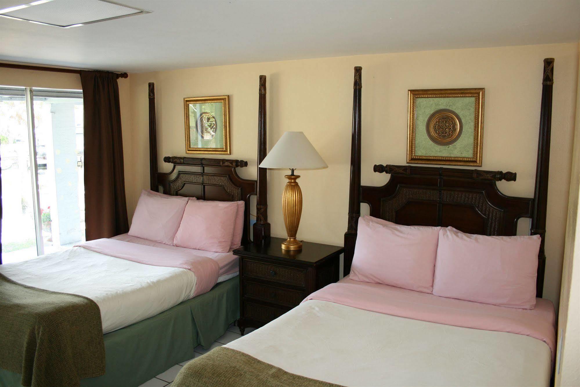 Hidden Harbor Hotel 2*