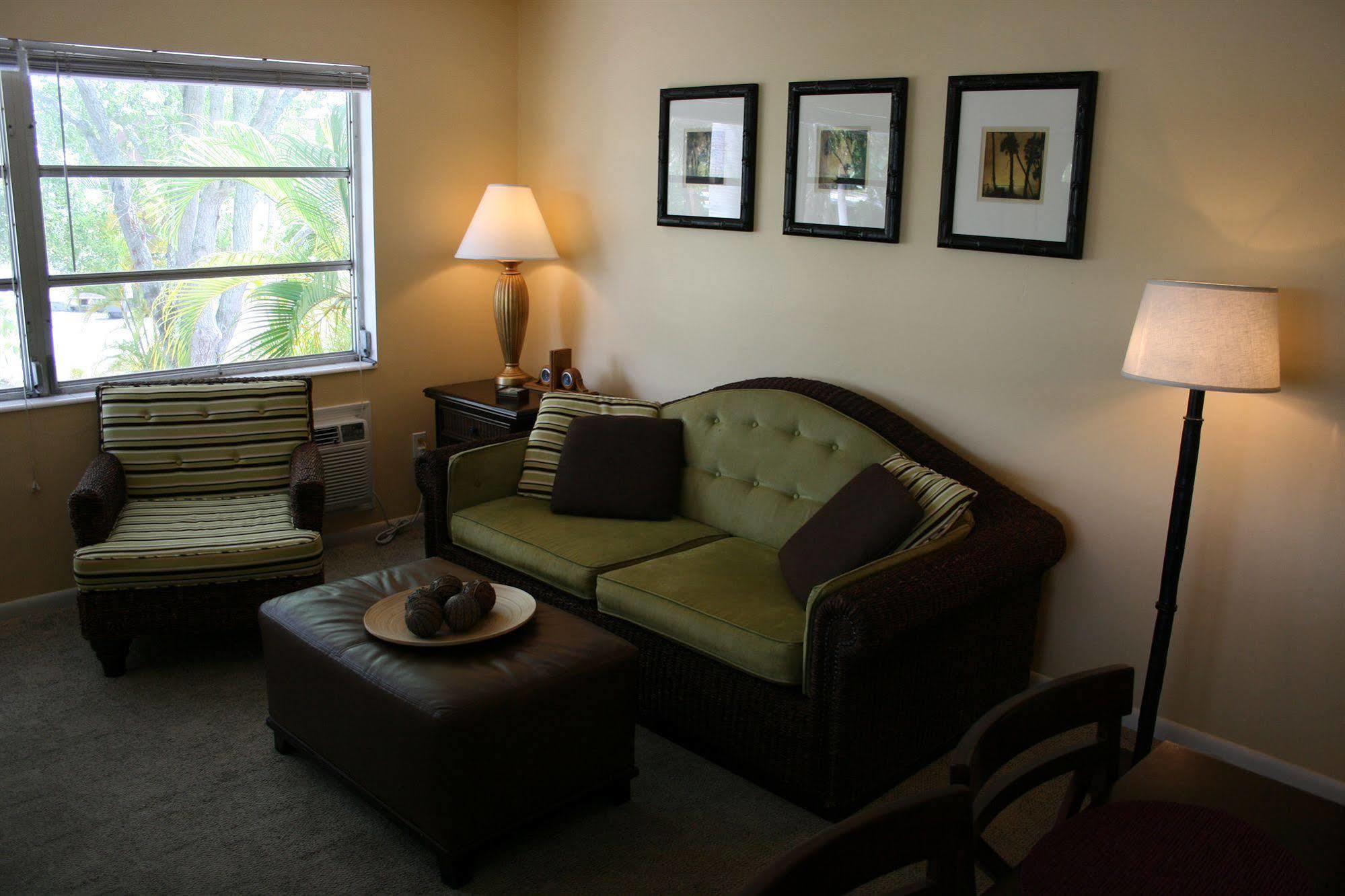 Hidden Harbor Hotel 2*