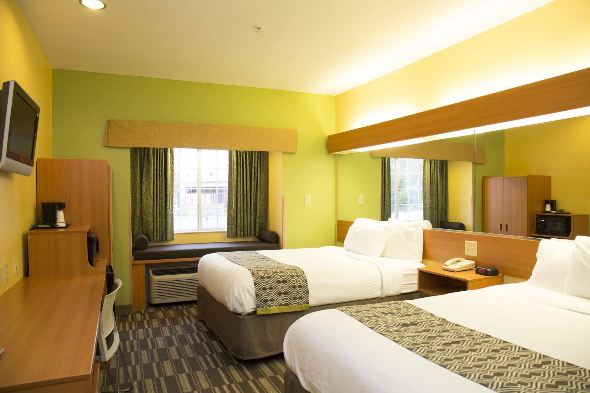 Hotel Microtel & By Wyndham 2*