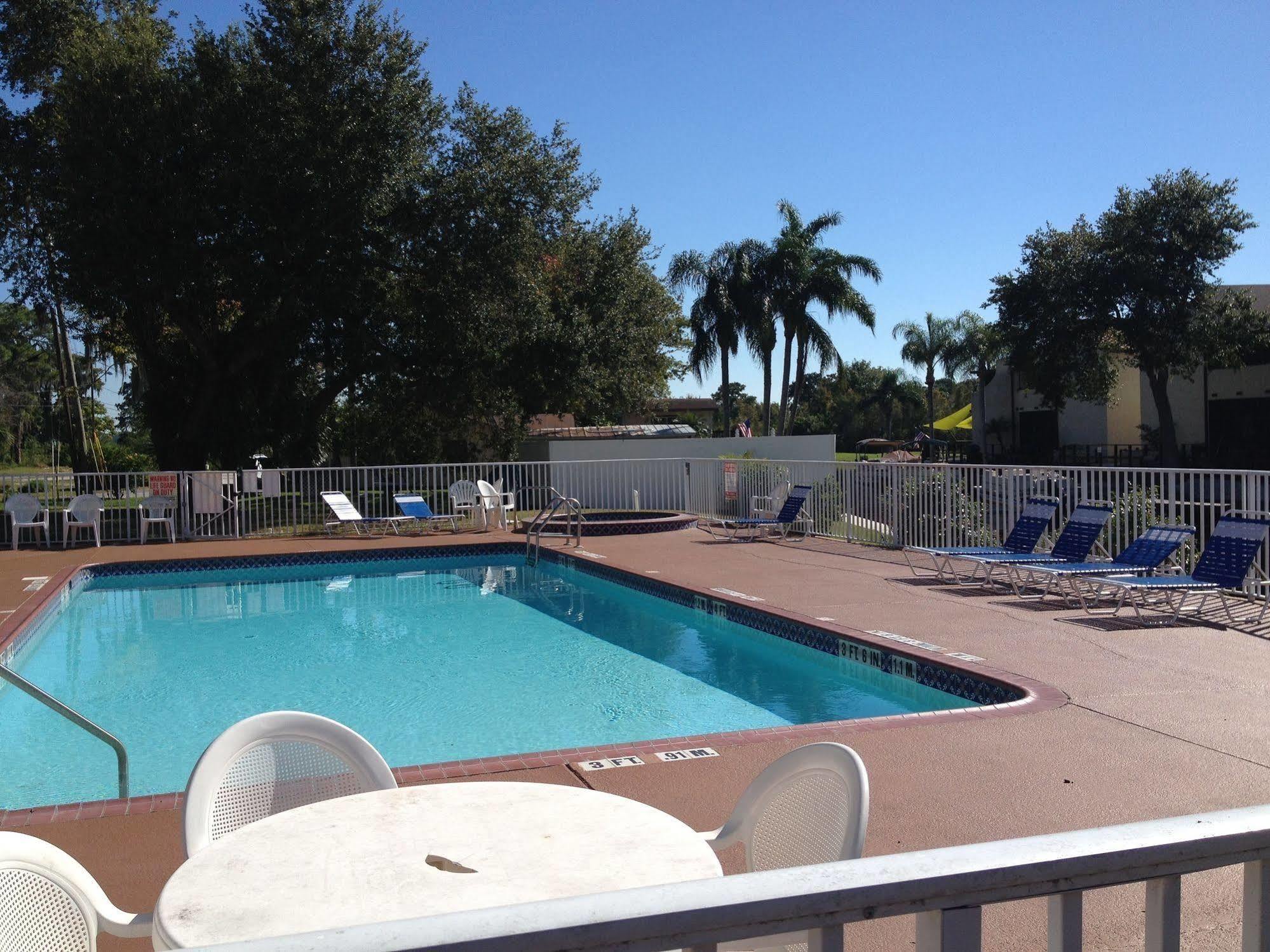 Hotel Vista Tarpon