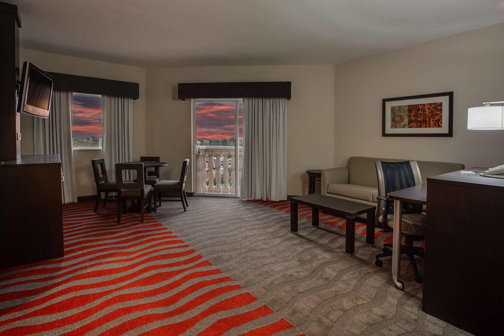 Express & Downtown - 5th Avenue By Ihg
