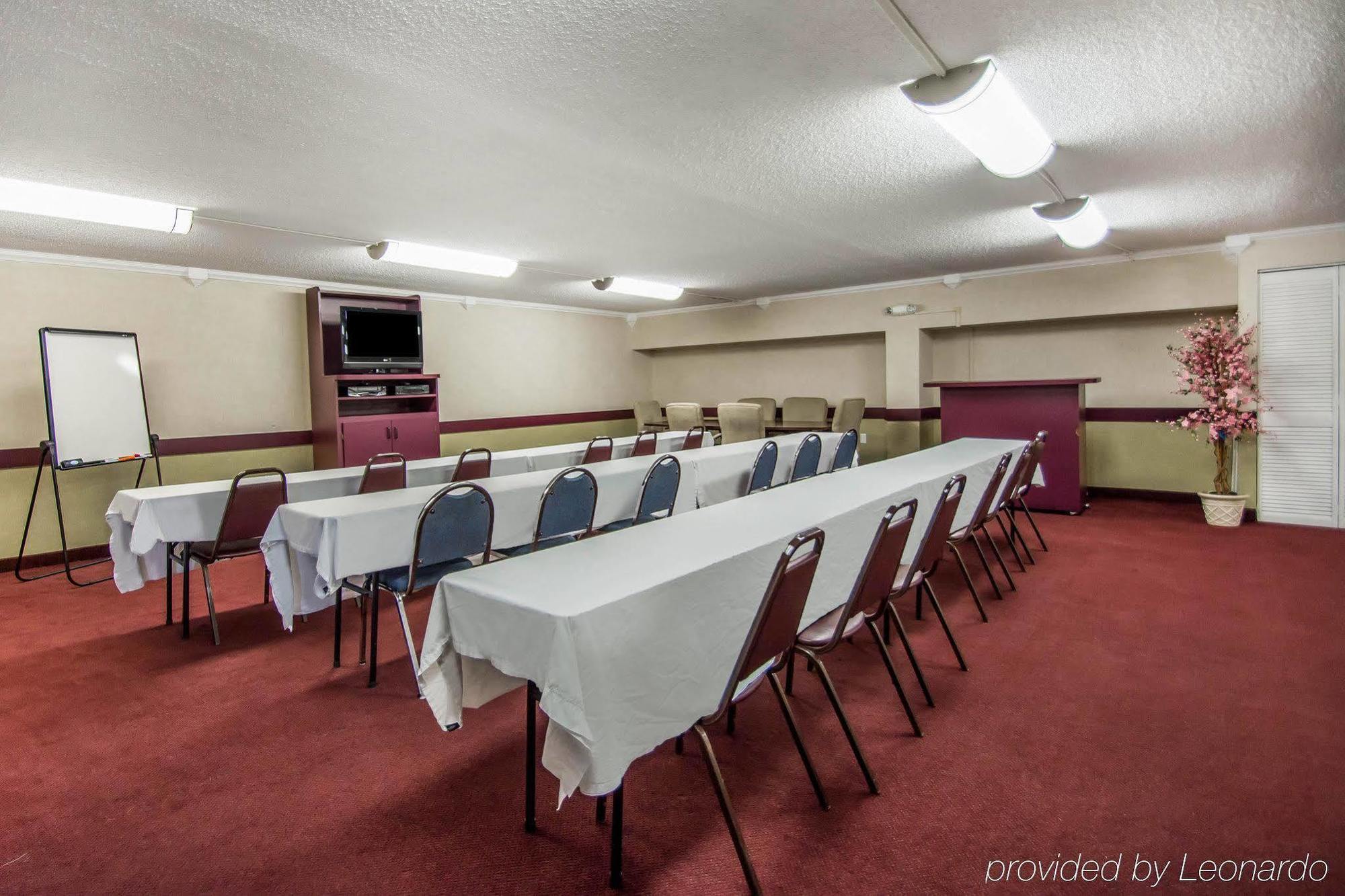 Quality & At Tropicana Field Hotel 2*
