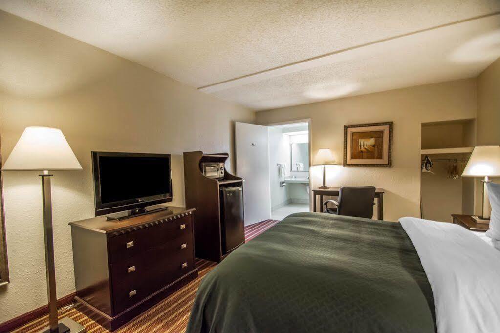 Hotel Quality & At Tropicana Field St. Petersburg