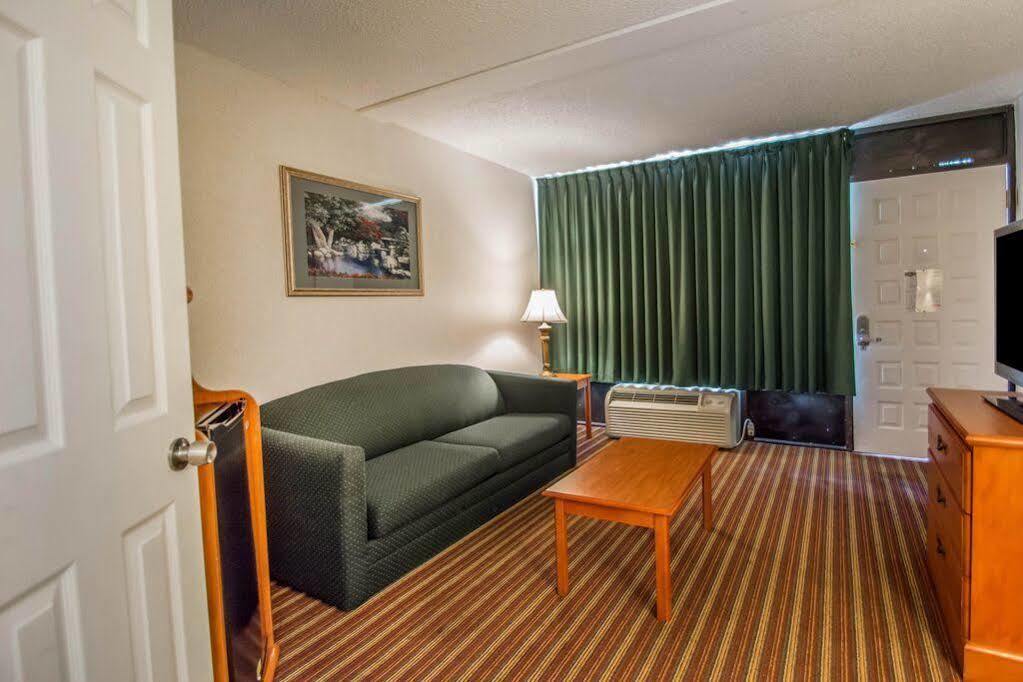 Hotel Quality & At Tropicana Field